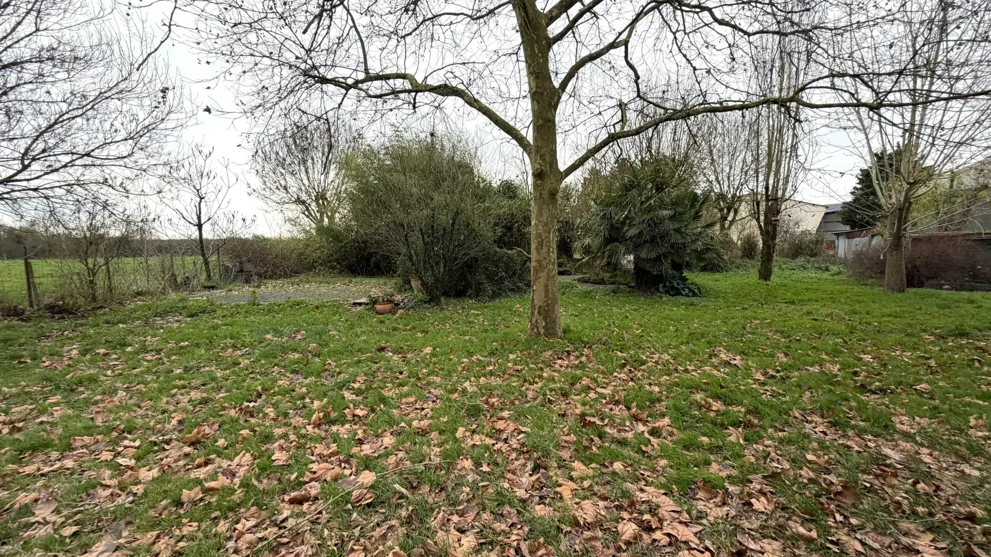 Maison ancienne à vendre au Le Louroux Béconnais avec jardin et garage 