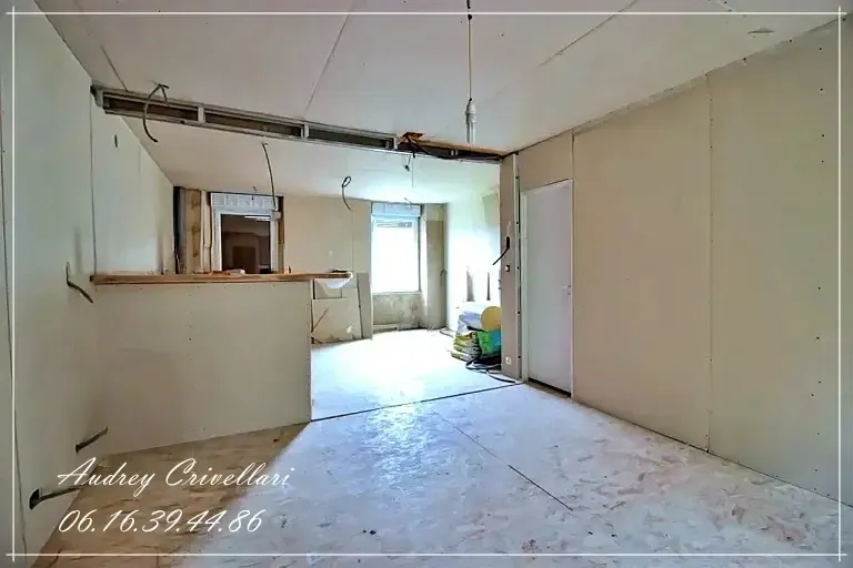 Maison à rénover de 65 m² avec jardin à Bruyères - Opportunité d'investissement 