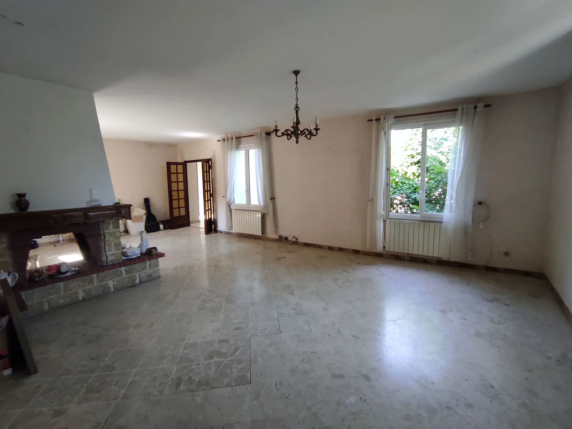 Maison avec deux appartements, garages et potentiel de développement à Ribaute-les-Tavernes 