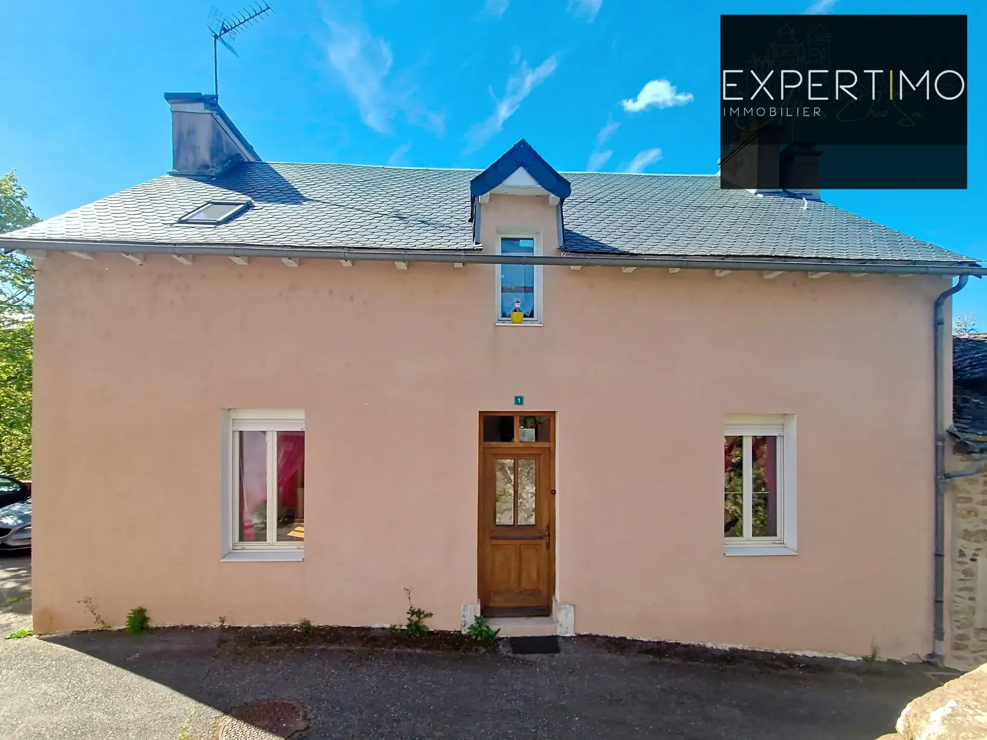 Charmante maison de village avec deux logements et vue imprenable sur le Céor