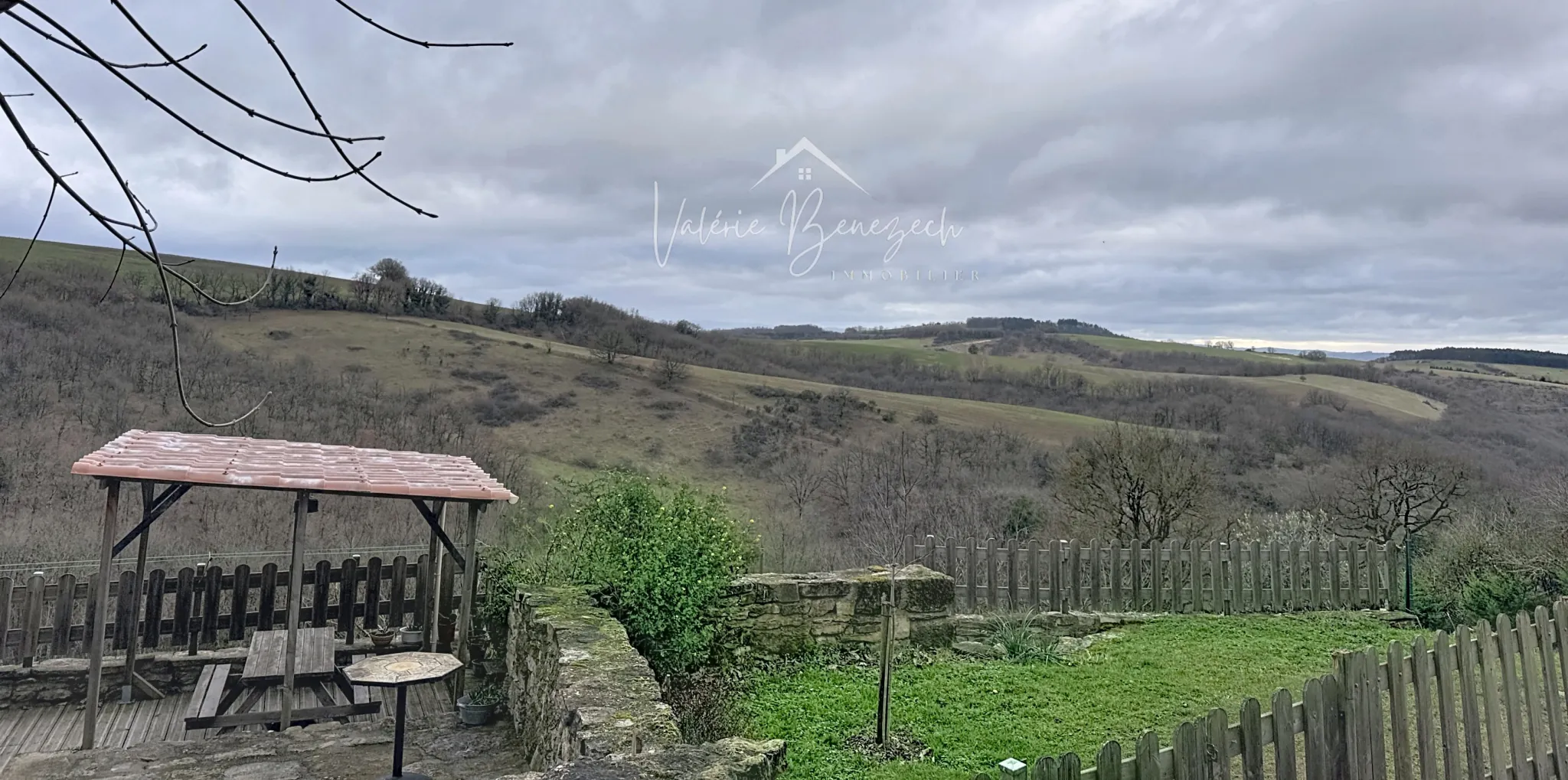 Belle maison de village T4 rénovée avec grand terrain à Boussac près de Saint-Affrique 