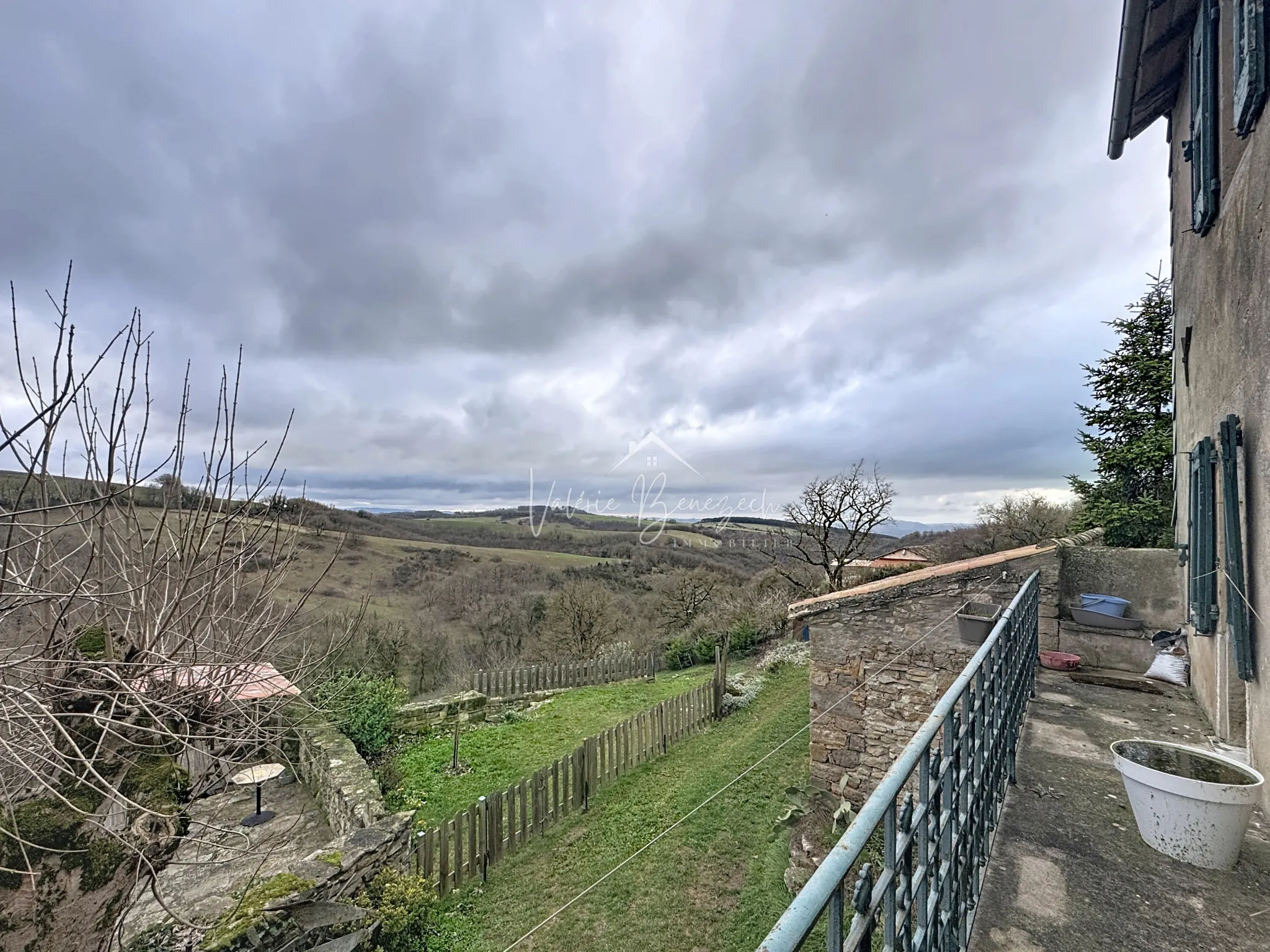 Belle maison de village T4 rénovée avec grand terrain à Boussac près de Saint-Affrique 