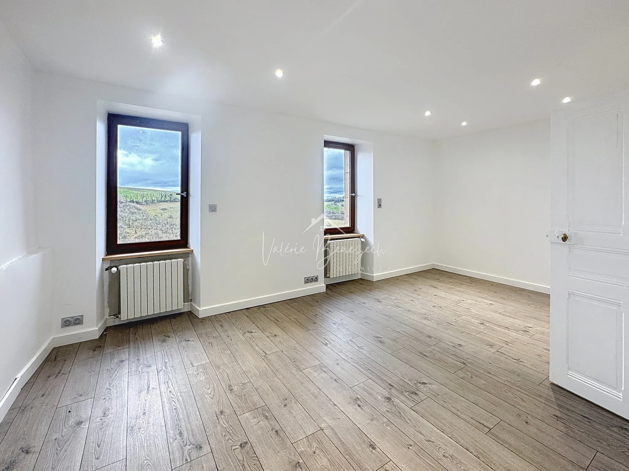 Belle maison de village T4 rénovée avec grand terrain à Boussac près de Saint-Affrique 