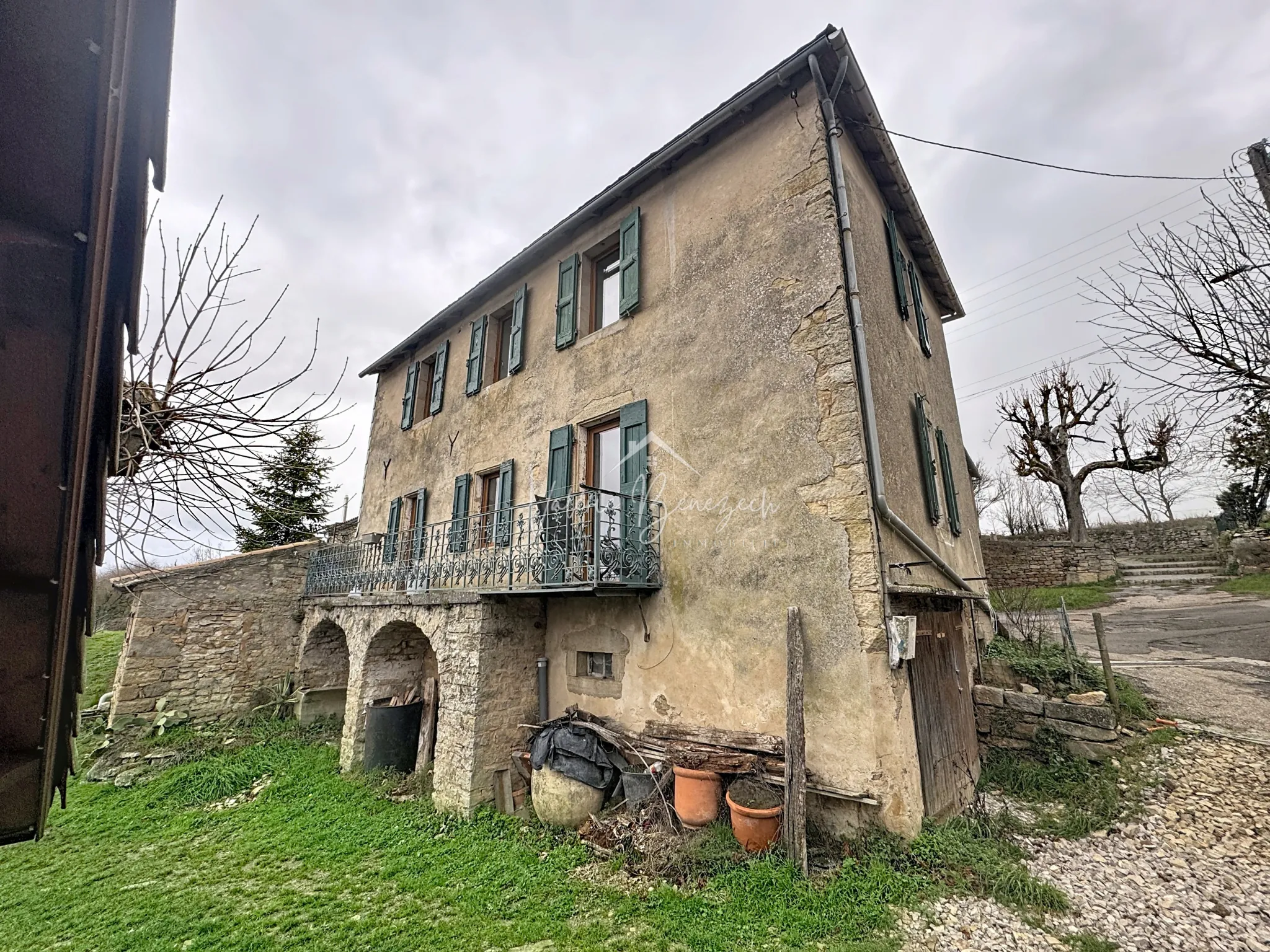 Belle maison de village T4 rénovée avec grand terrain à Boussac près de Saint-Affrique 