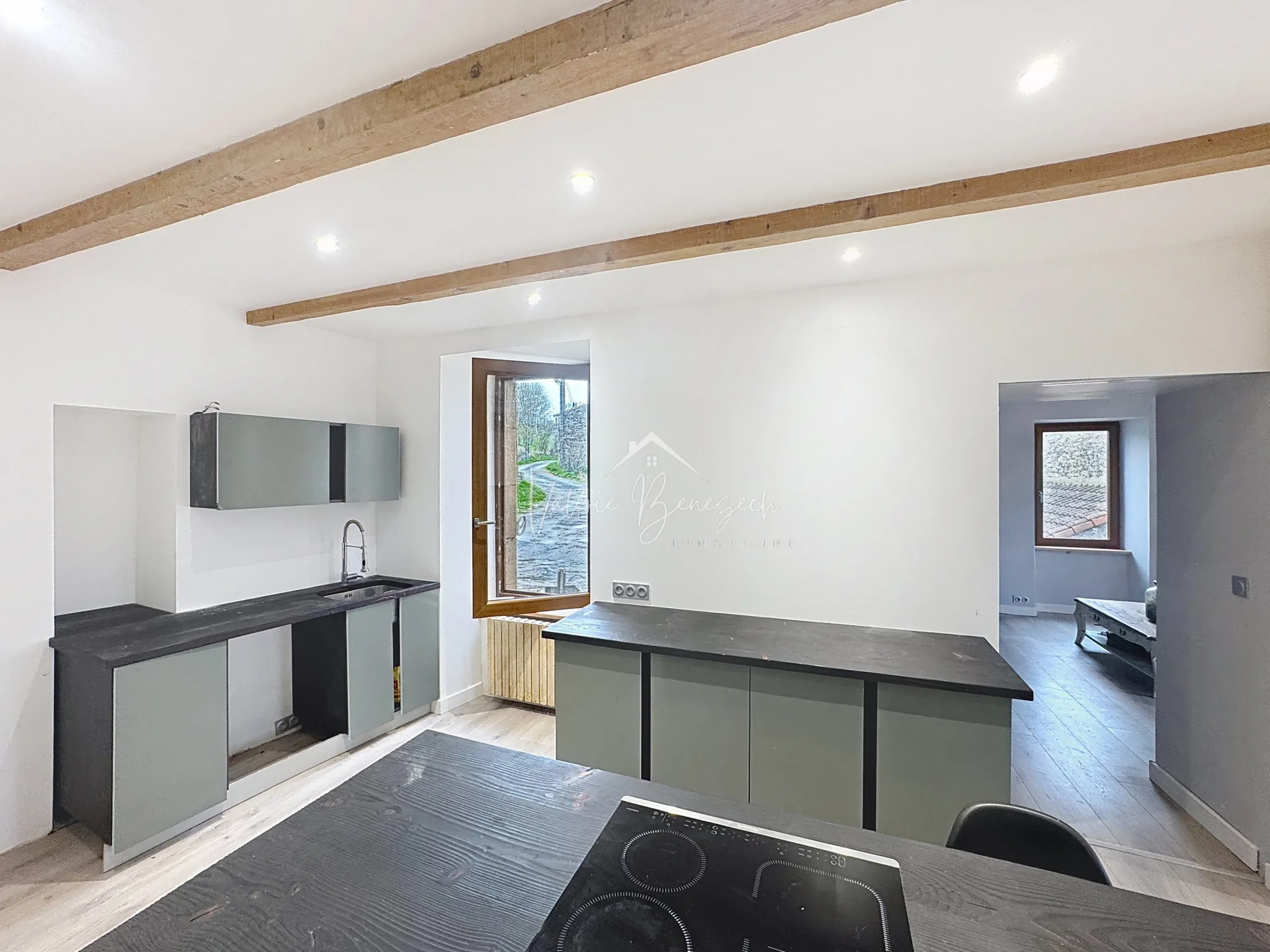 Belle maison de village T4 rénovée avec grand terrain à Boussac près de Saint-Affrique 