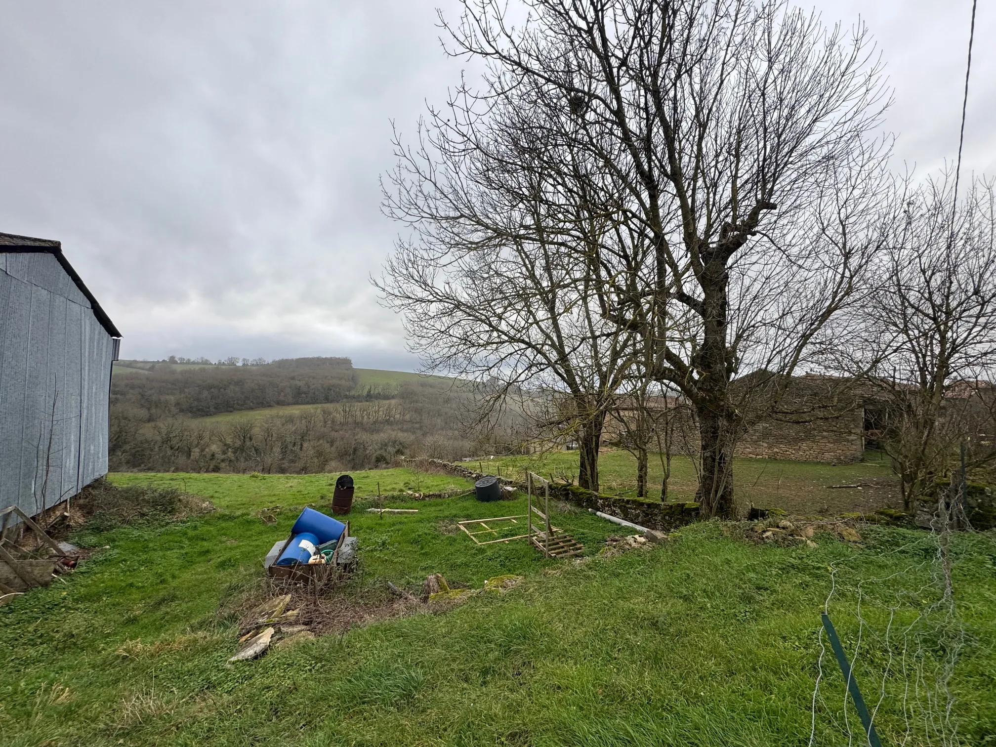 Belle maison de village T4 rénovée avec grand terrain à Boussac près de Saint-Affrique 