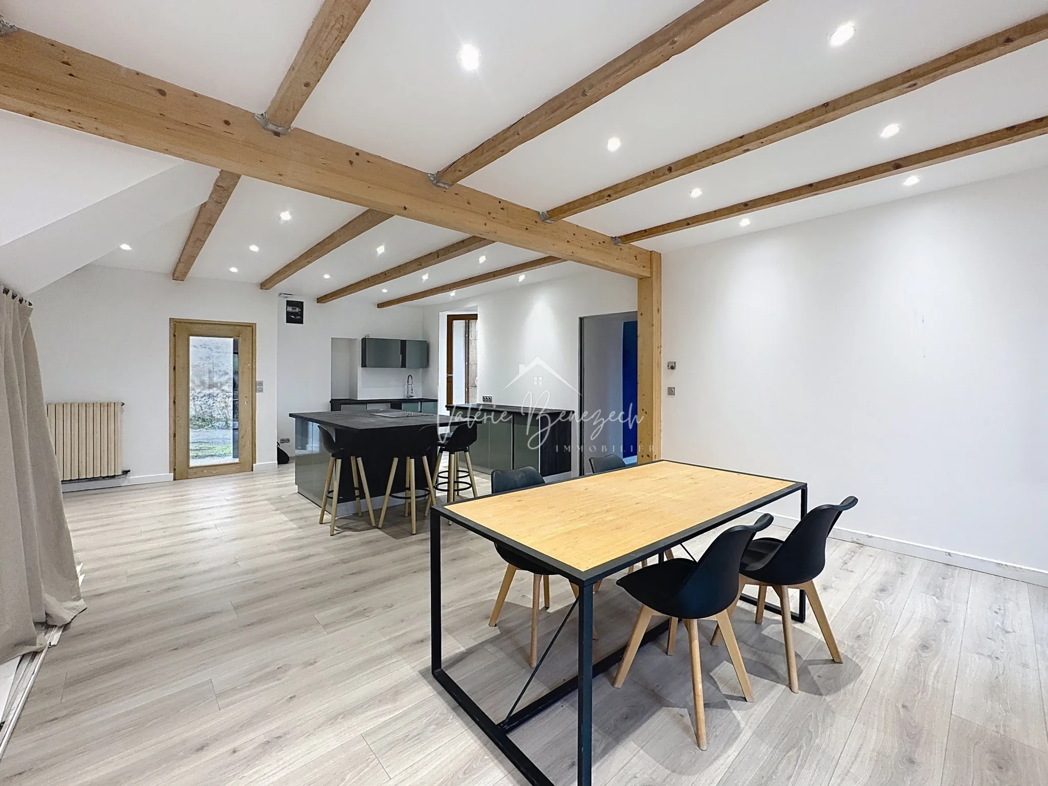 Belle maison de village T4 rénovée avec grand terrain à Boussac près de Saint-Affrique 