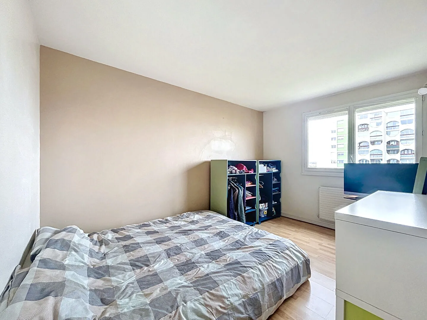 Appartement lumineux de 87 m2 avec balcon et cave à Angers 