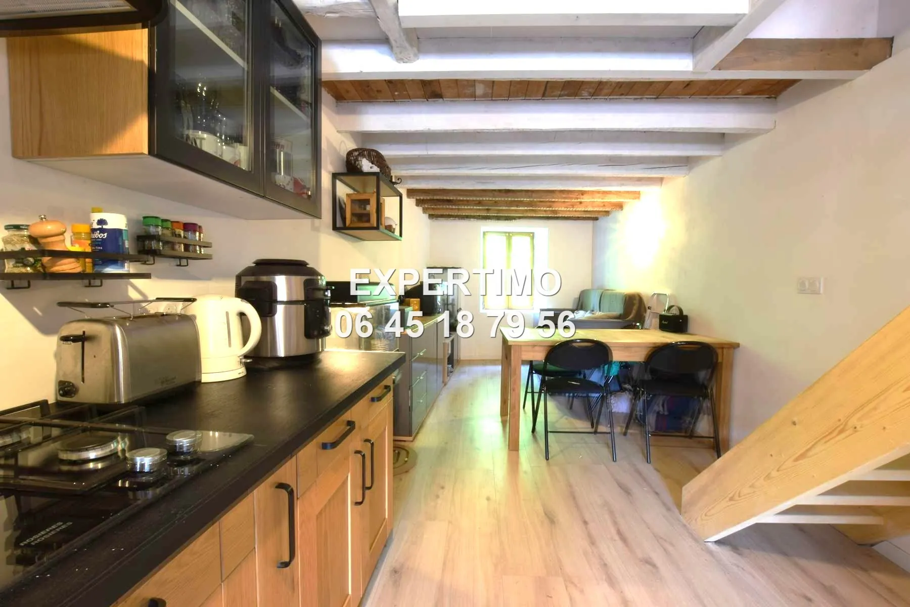 Maison de village à Saint Aupre avec 2 chambres, bureau, grange et parking