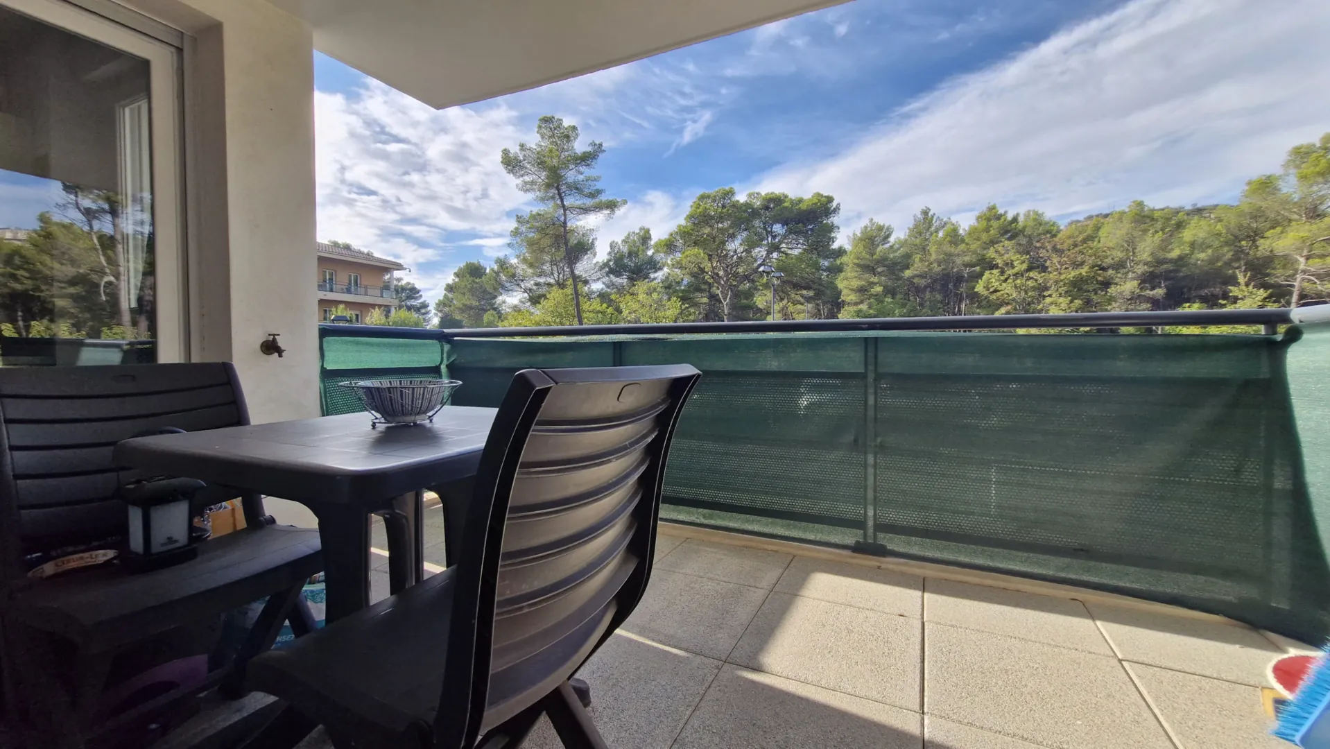 Appartement T2 de 42 m² avec terrasse à Châteauneuf-le-Rouge - Opportunité d'investissement