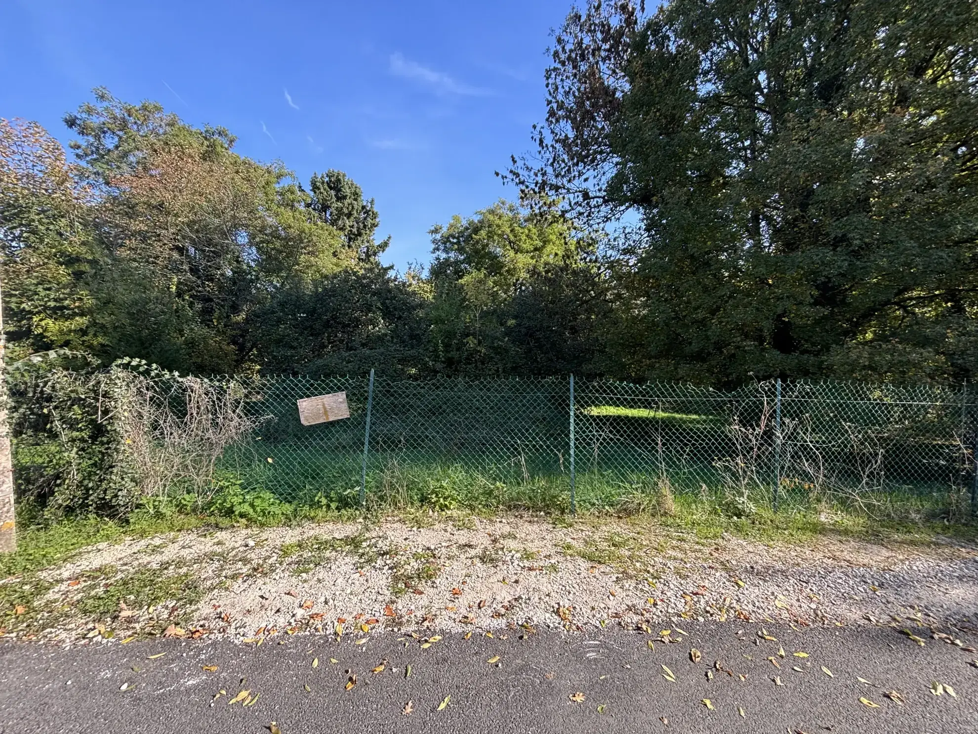 Terrain constructible de 862 m² à Villiers-sur-Morin, secteur calme