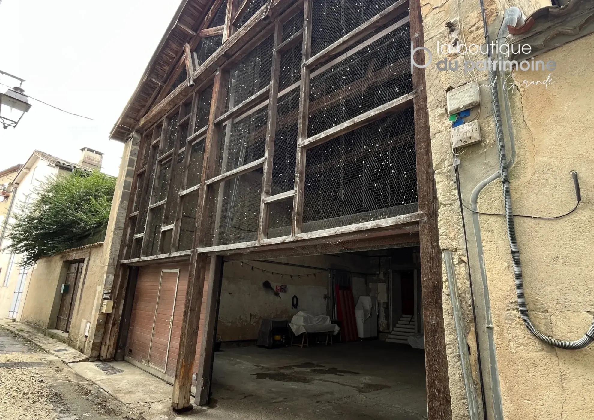 Immeuble à rénover avec appartement T2 et garage à Bazas