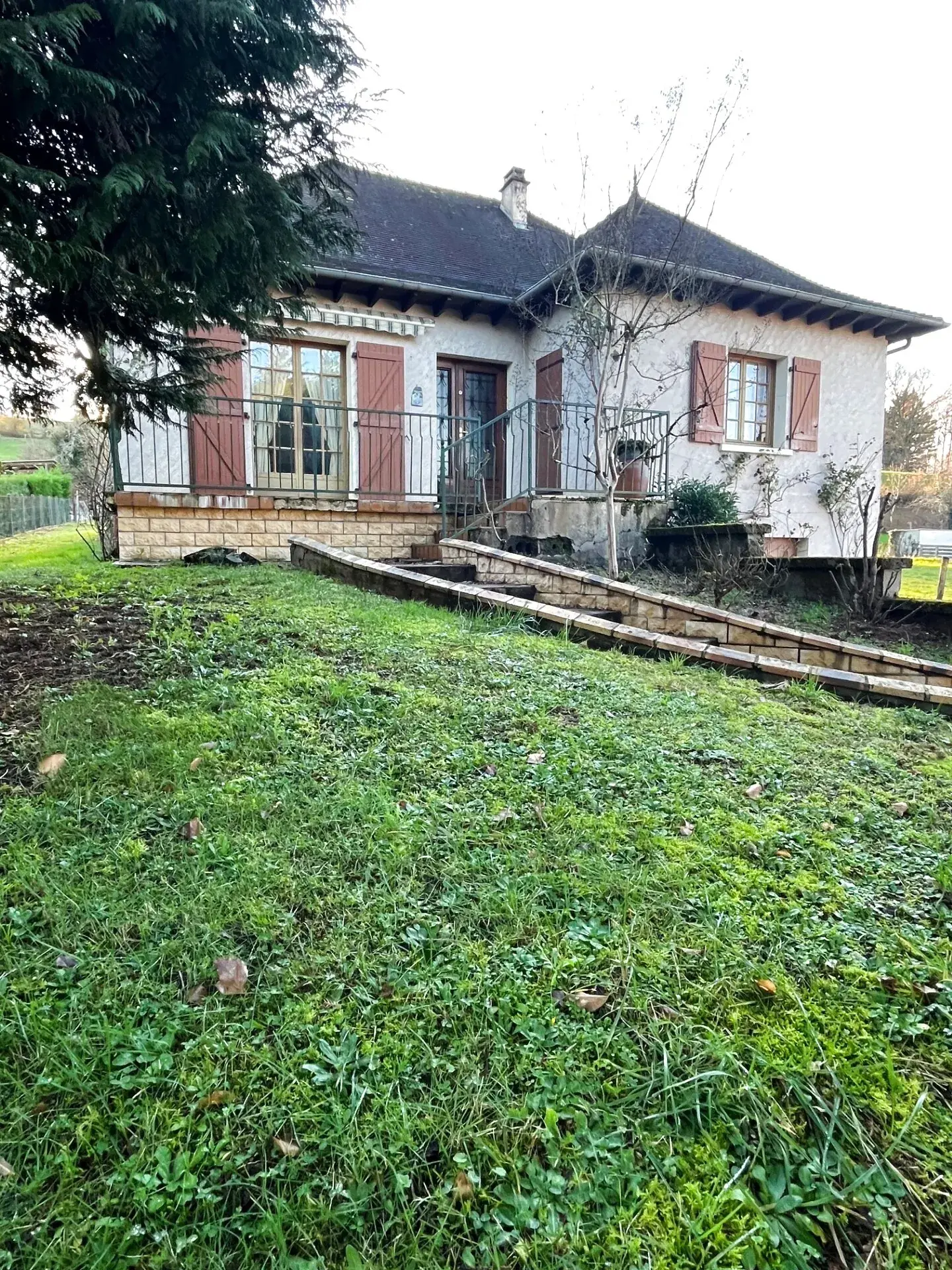 Maison de 4 pièces à Saint-Aulaire - 95 m² avec jardin et potentiel de rénovation