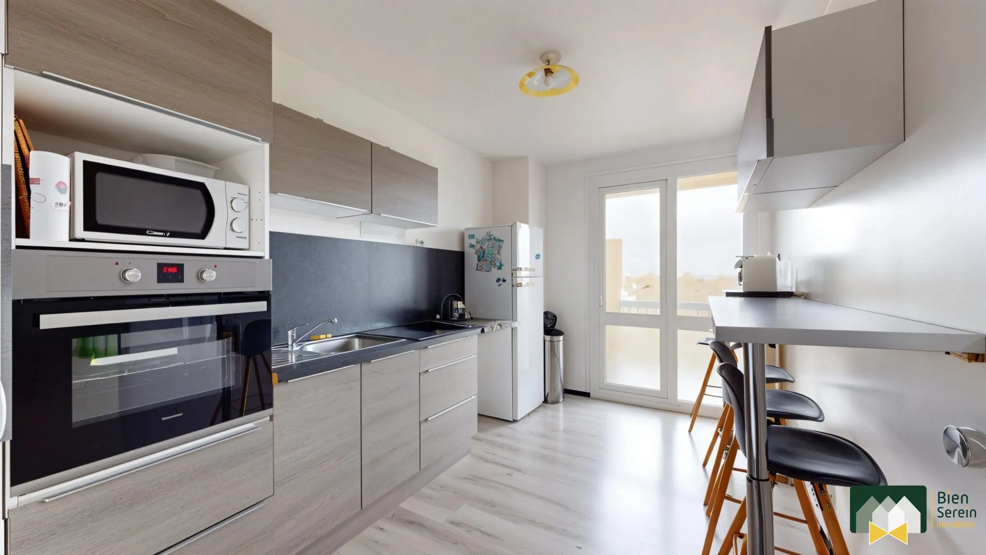 Appartement T3/4 lumineux avec balcon et stationnement à Chartres