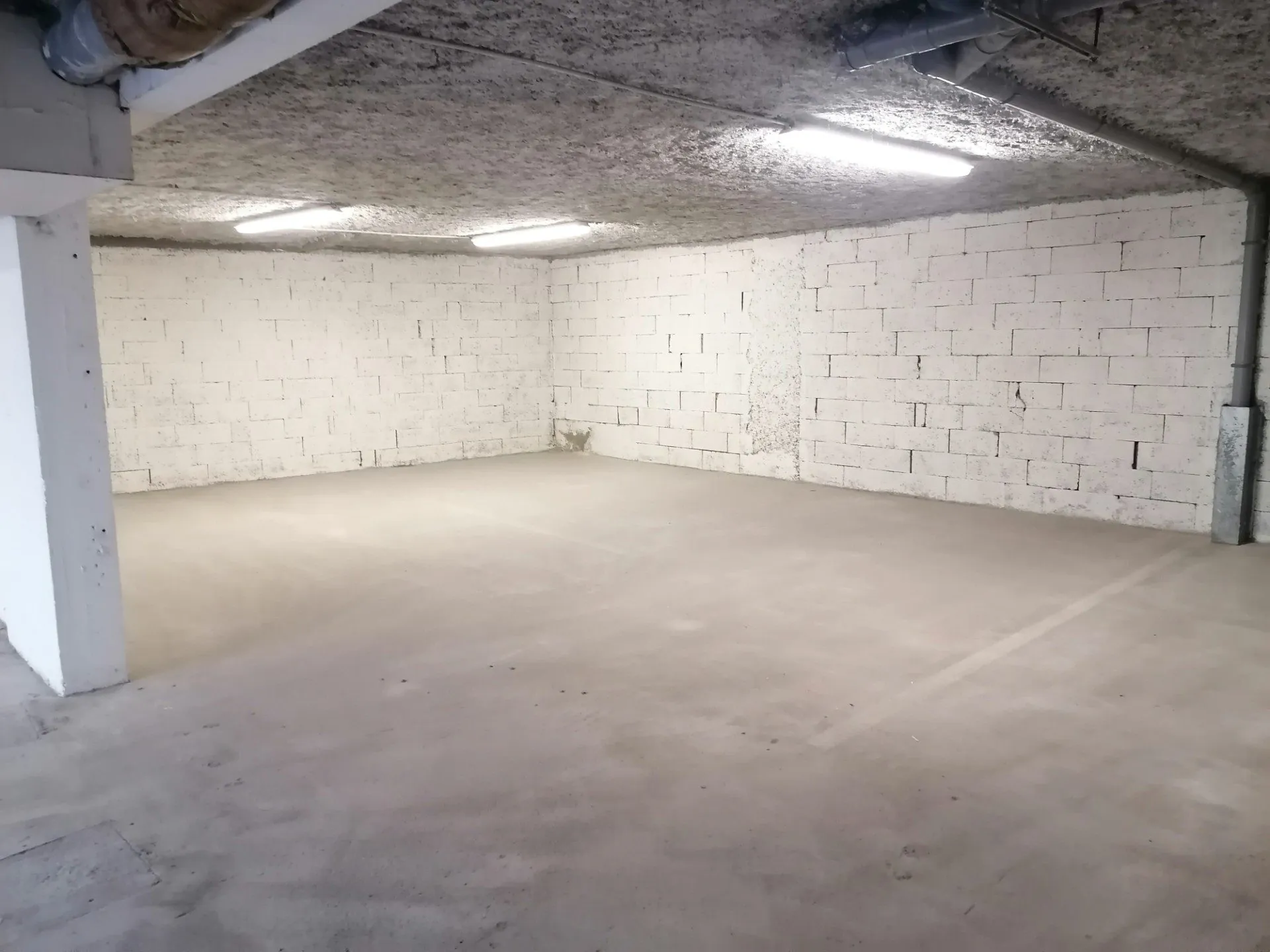 Parking sécurisé de 120 m² en centre-ville de Vannes - 5 places disponibles
