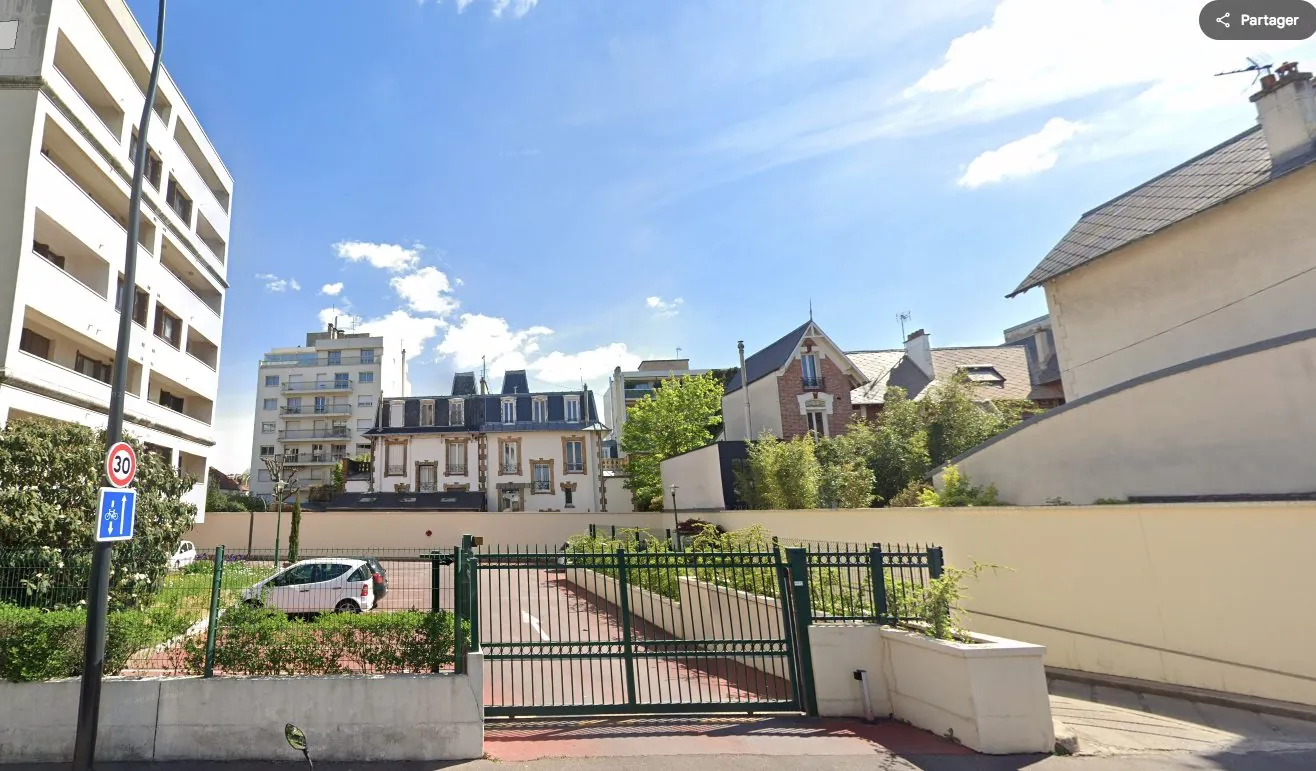 Box sécurisé de 12,70 m² à Bois-Colombes - Stationnement et stockage