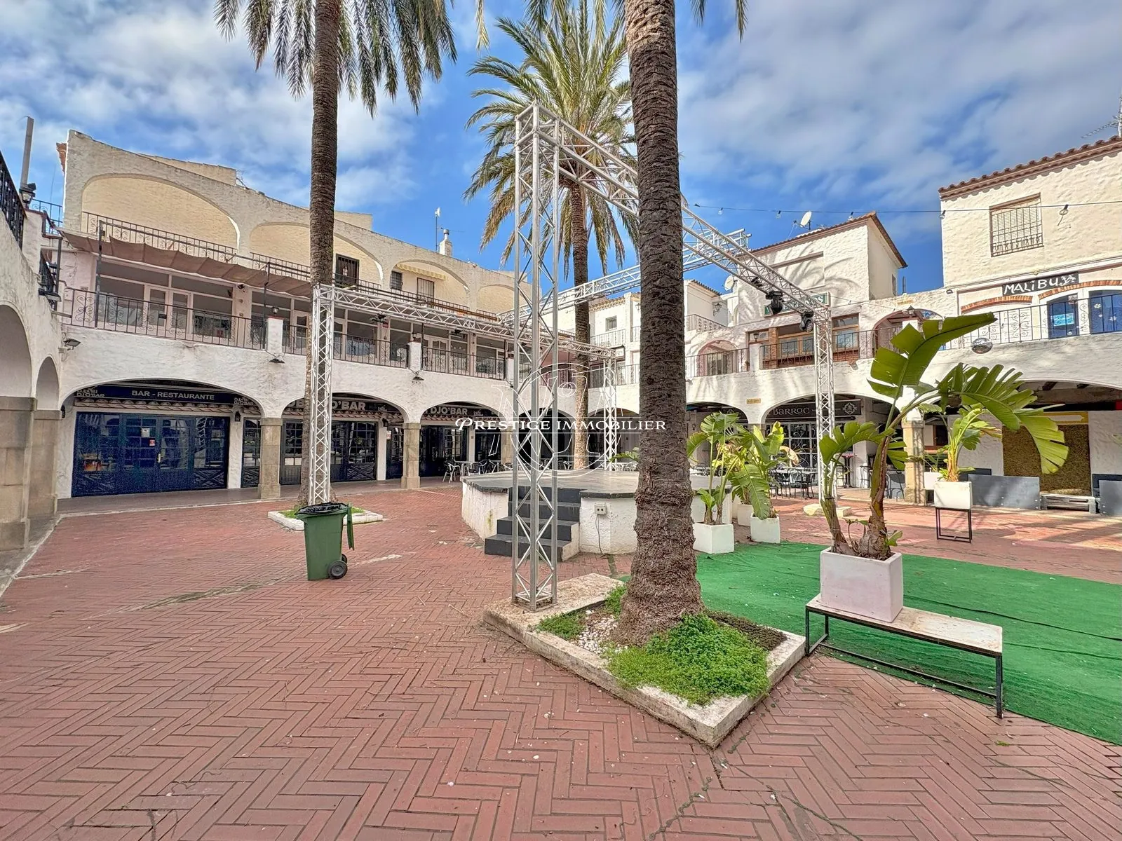 A vendre local commercial avec bar et terrasse à Empuriabrava, proche plage