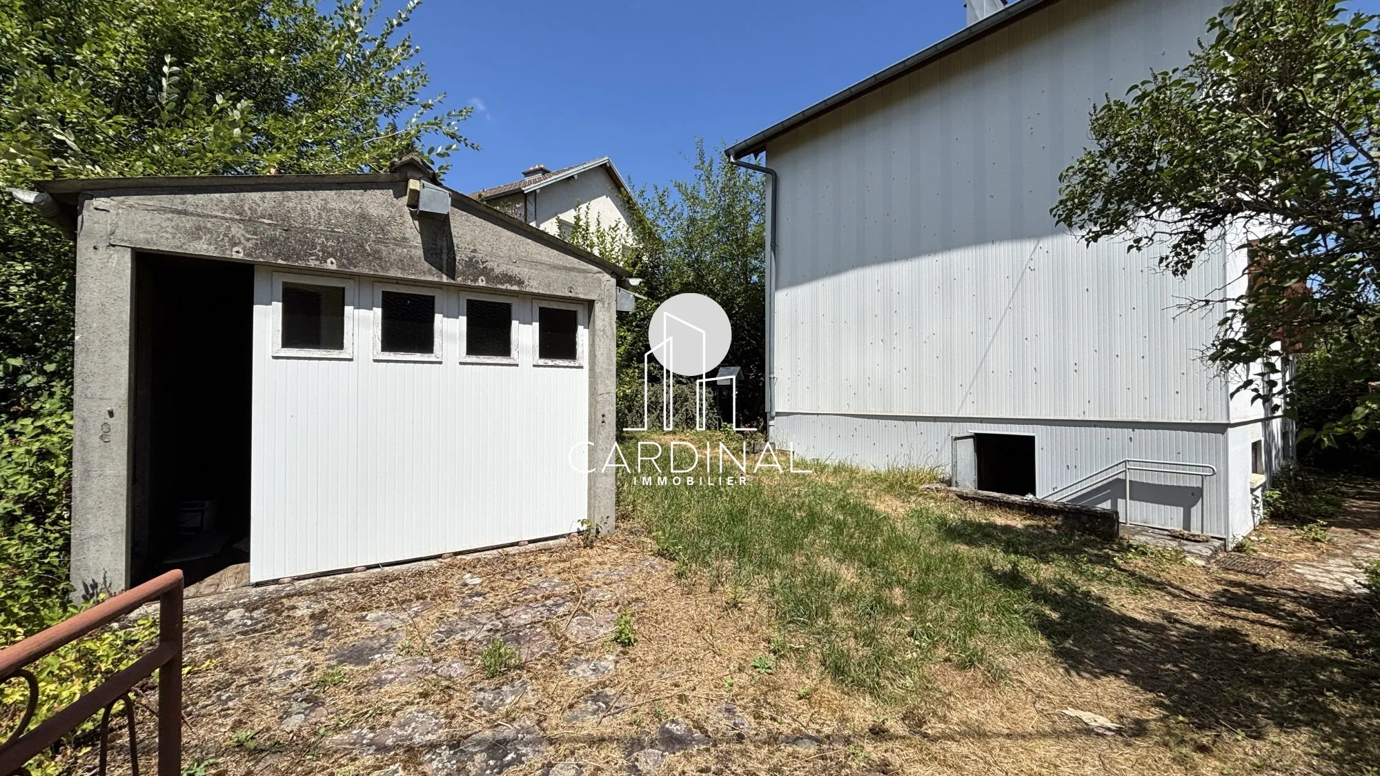 Maison à vendre à Cravanche de 77 m² avec terrain arboré et travaux à prévoir 