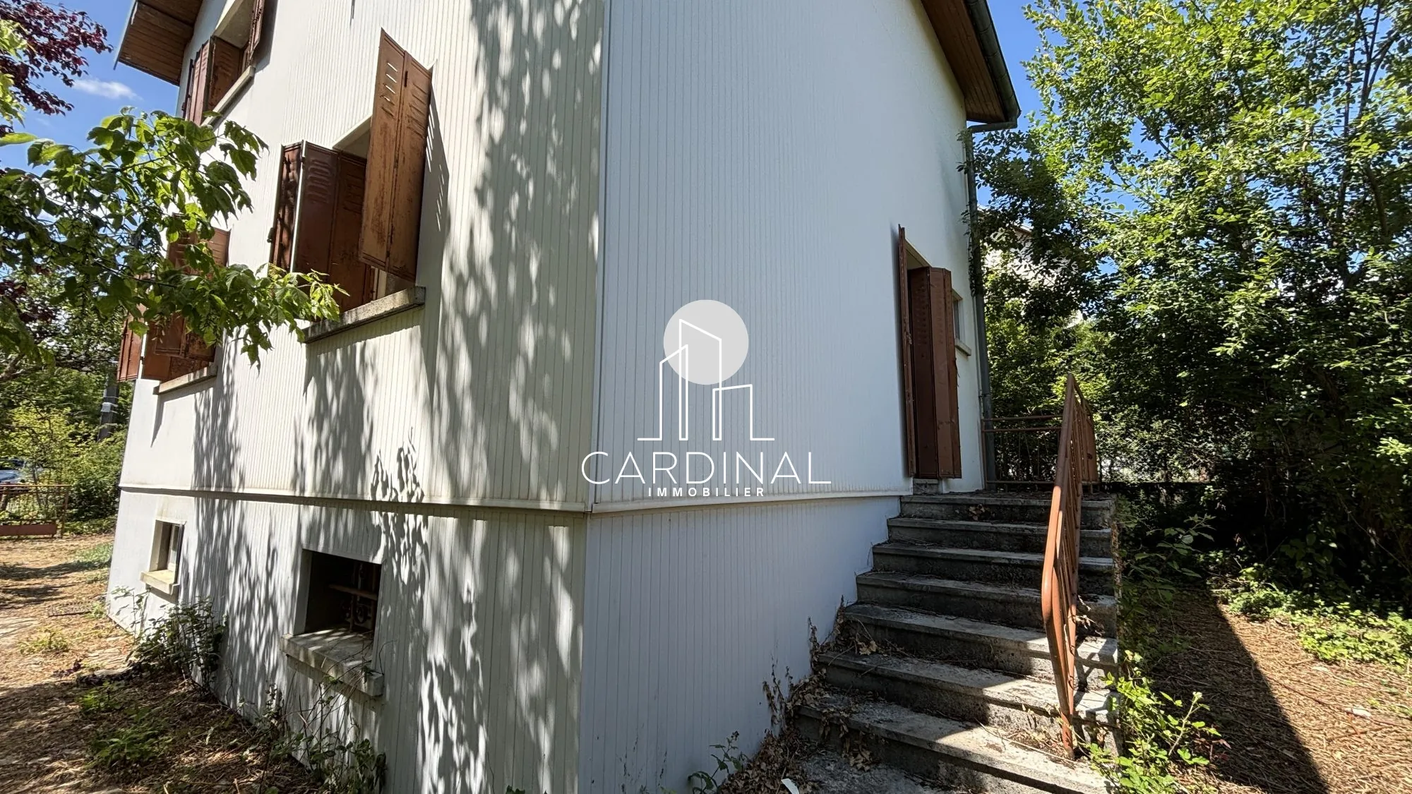 Maison à vendre à Cravanche de 77 m² avec terrain arboré et travaux à prévoir 