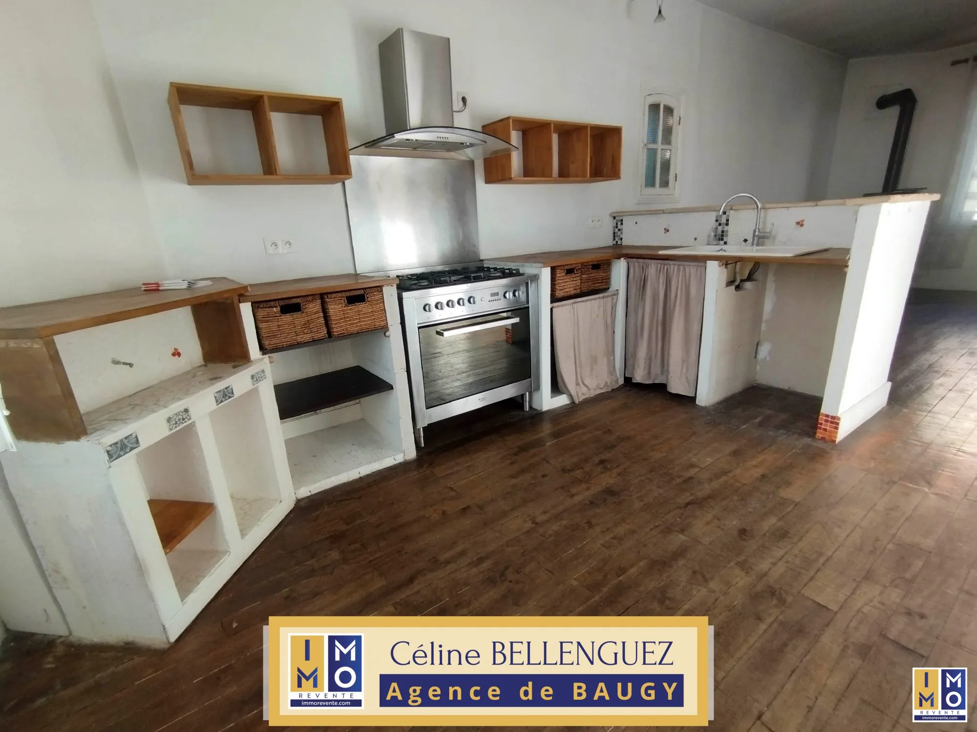 Maison ancienne à Bourges avec 4 chambres, garage et jardin, proche écoles et gare 