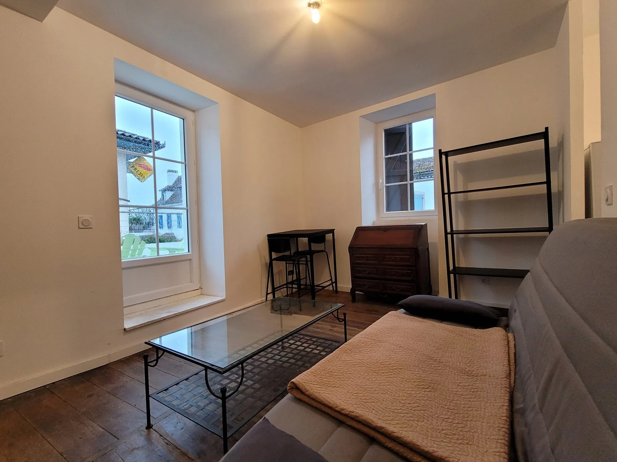 Appartement rénové avec terrasse à Sauveterre-de-Béarn - Idéal investissement ou primo-achat