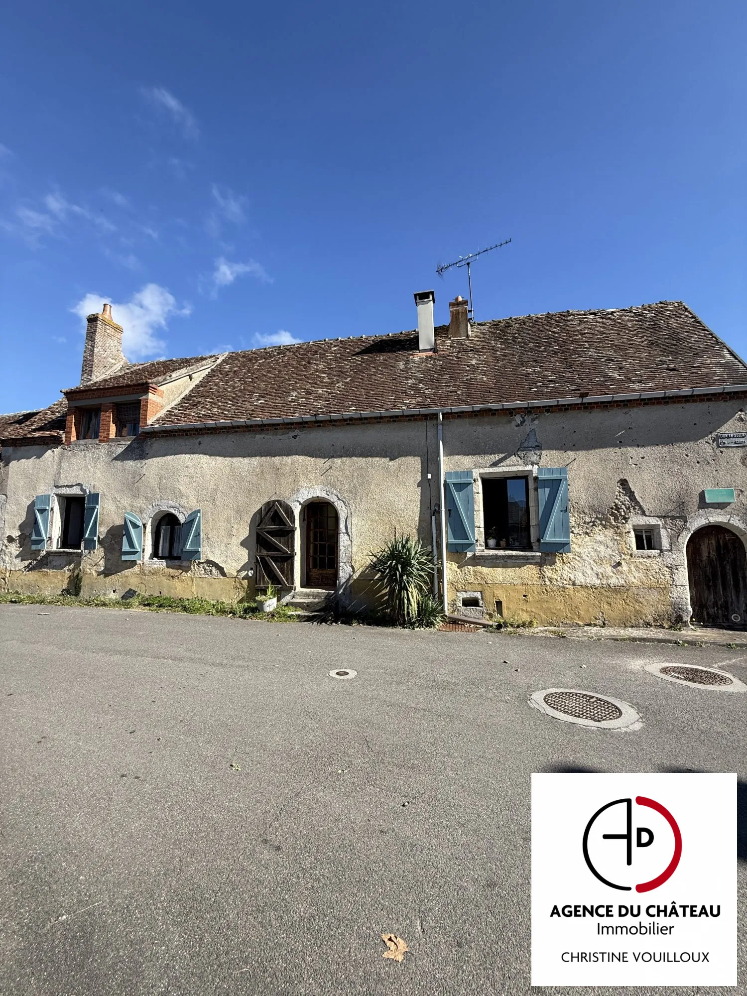 Maison ancienne à rénover au cœur du village de Lion-en-Sullias
