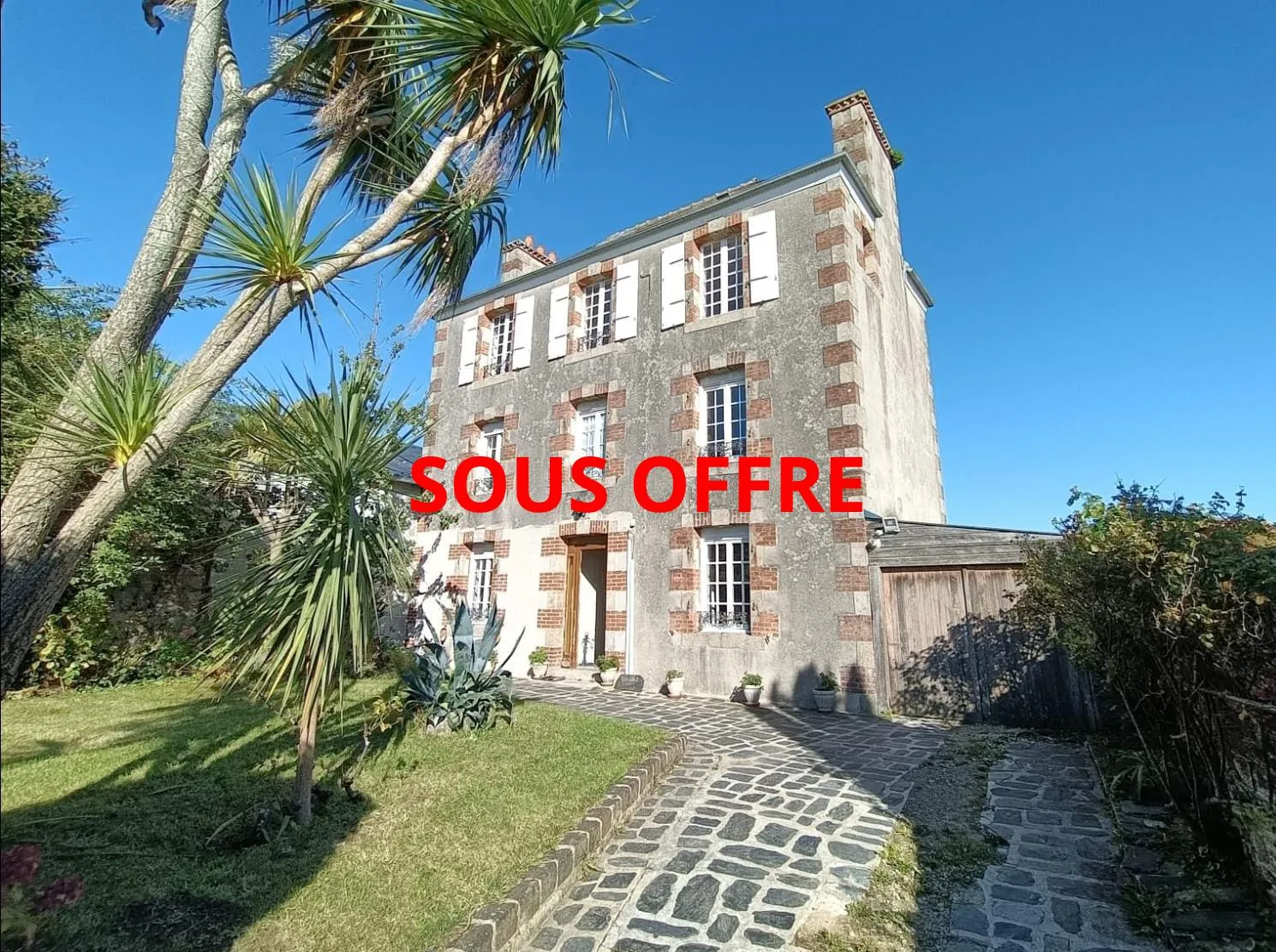 Maison en pierre avec jardin et garage à Saint-Pol-de-Léon - Finistère