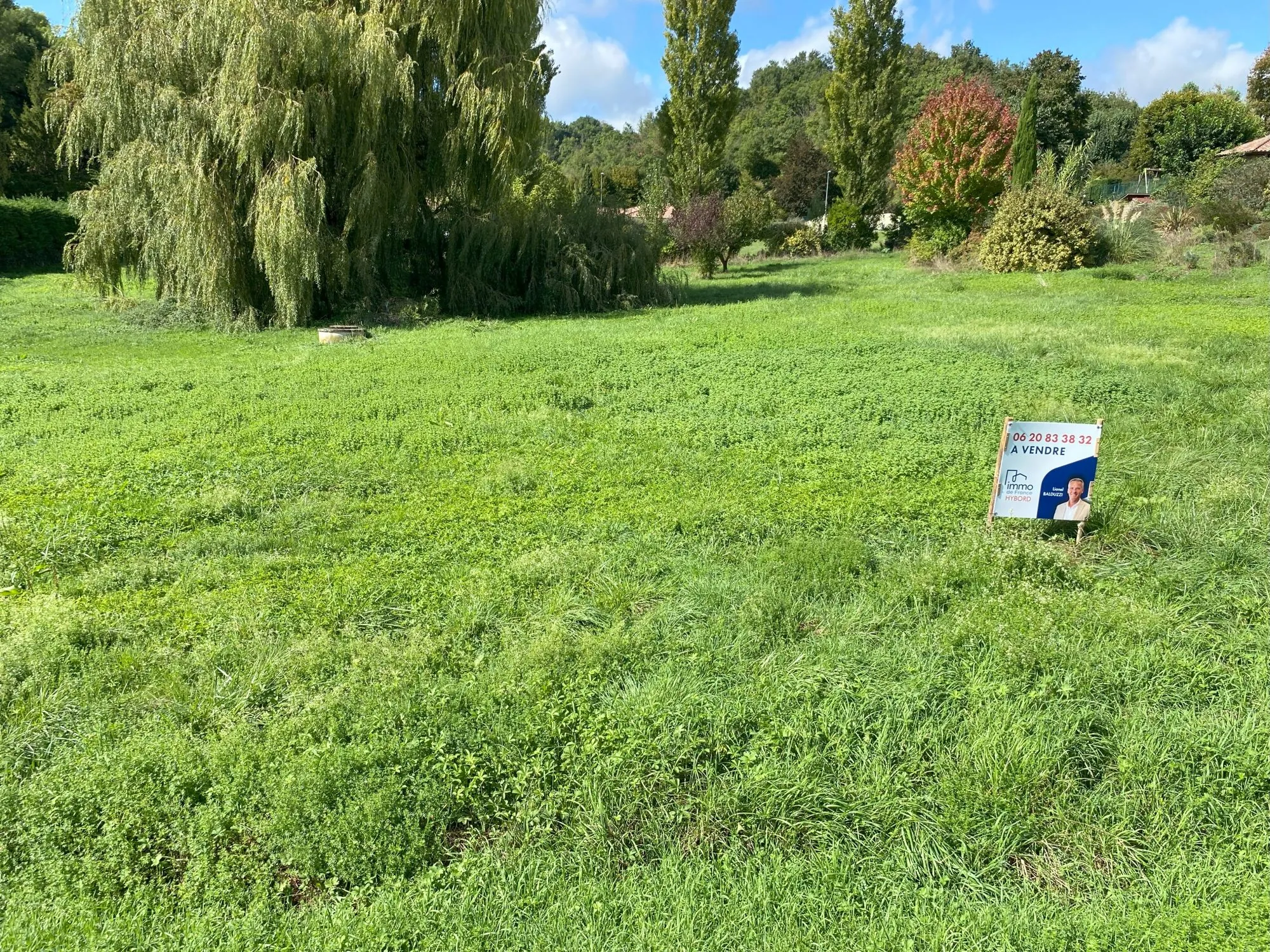 Terrain constructible de 1534 m² à Parnans – Libre de constructeur