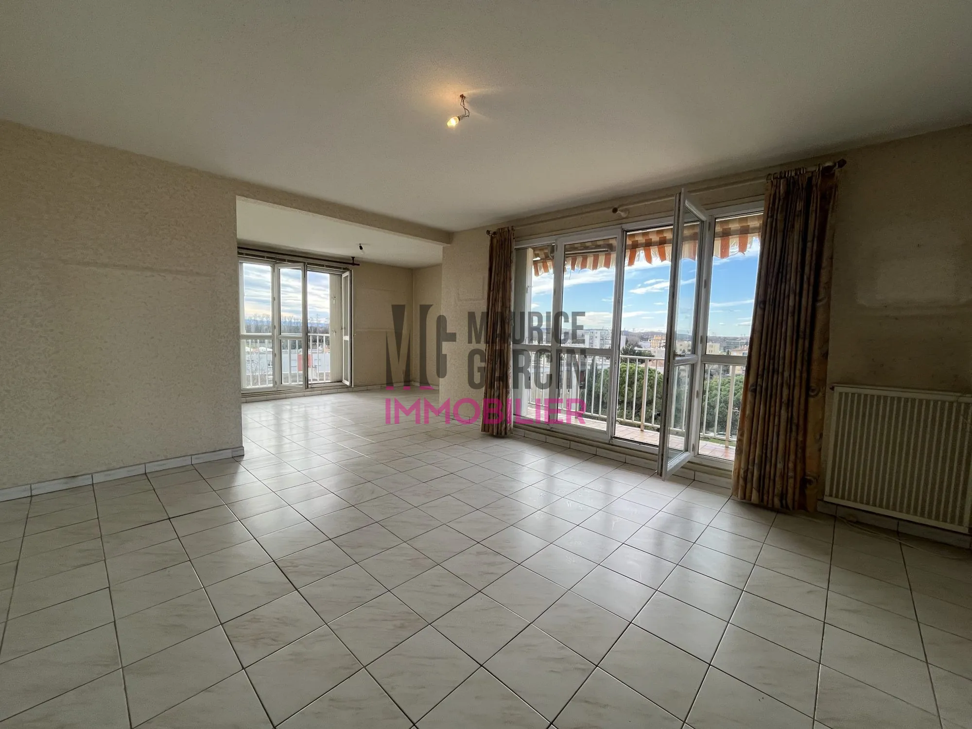 Appartement F5 de 100 m² avec deux terrasses et vue panoramique à Avignon