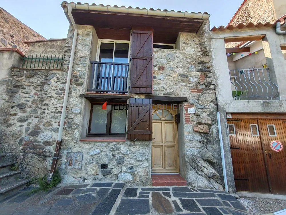 Maison de village atypique avec terrasse à Campôme - Charme et authenticité