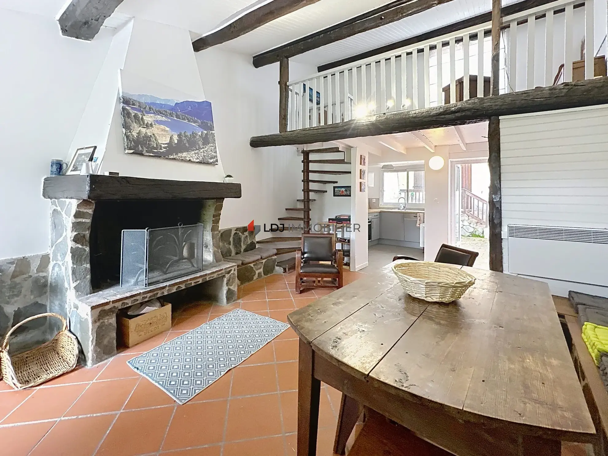 Maison de village atypique avec terrasse à Campôme - Charme et authenticité 