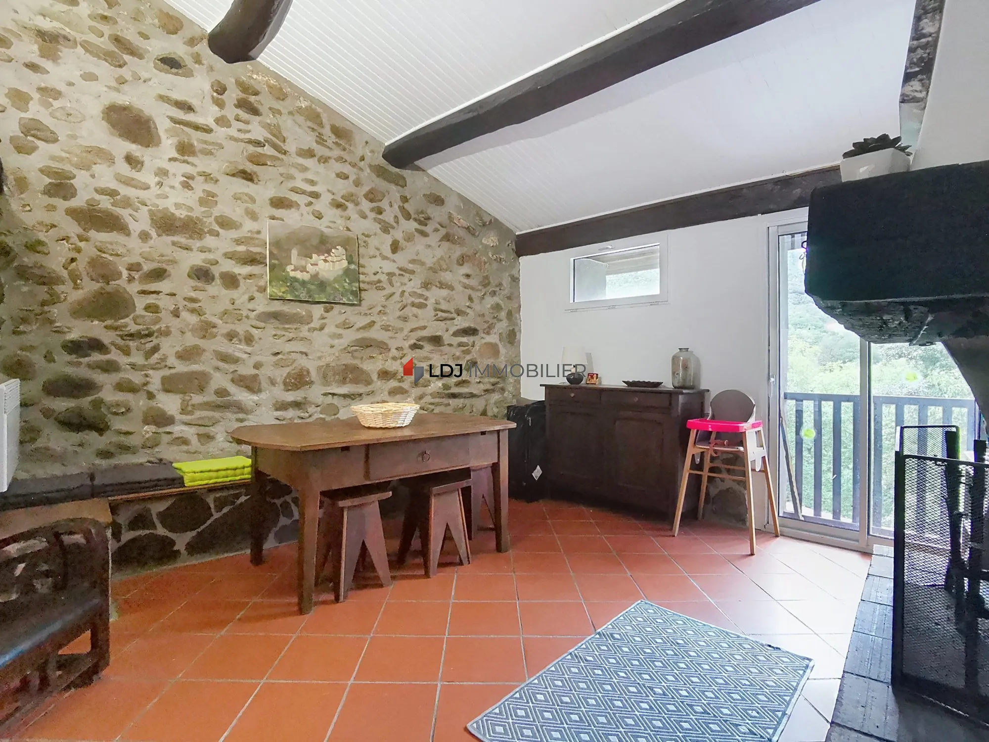 Maison de village atypique avec terrasse à Campôme - Charme et authenticité 