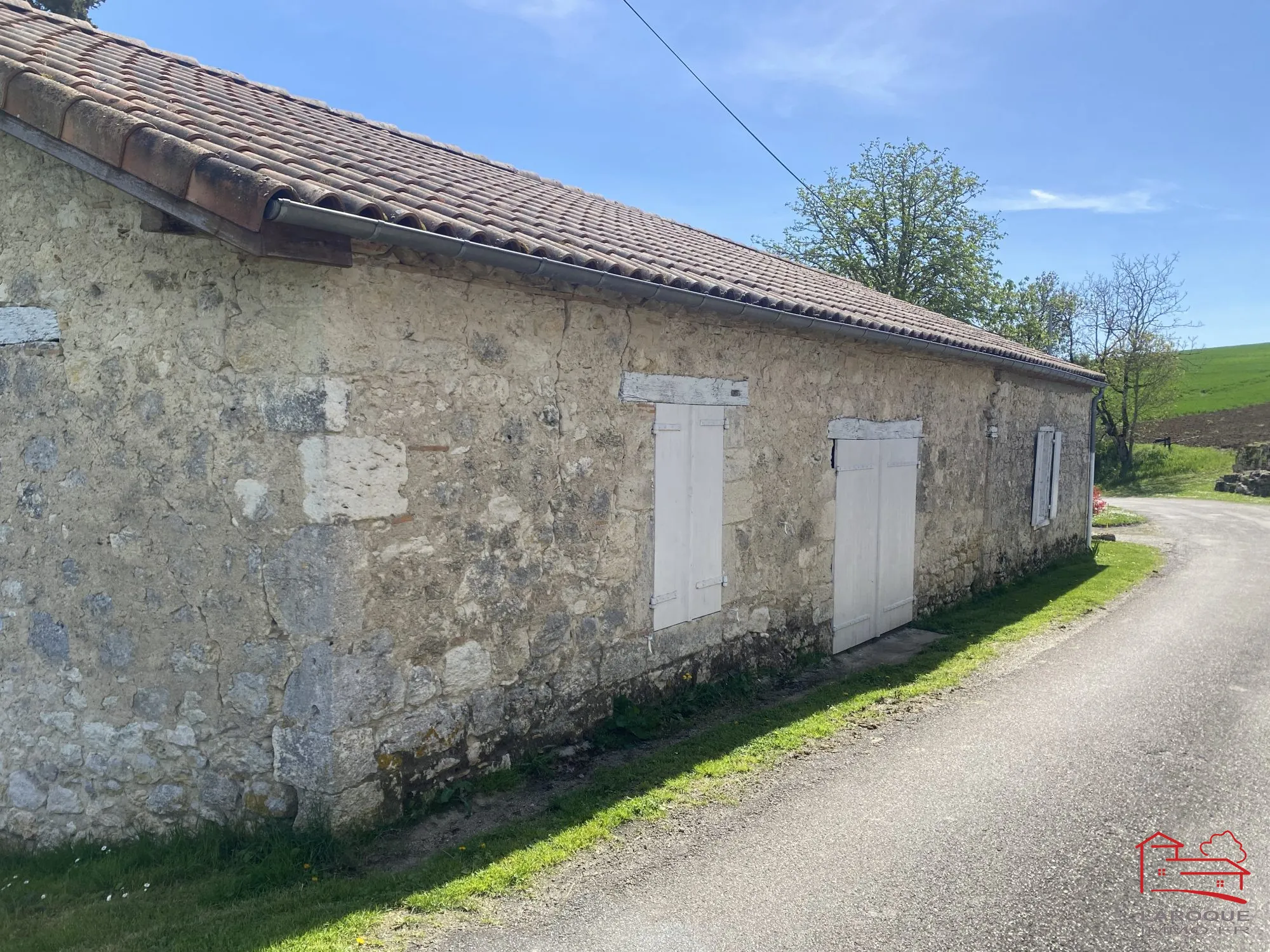 Maison en pierre en cours de rénovation proche de Beauville avec jardin et garage