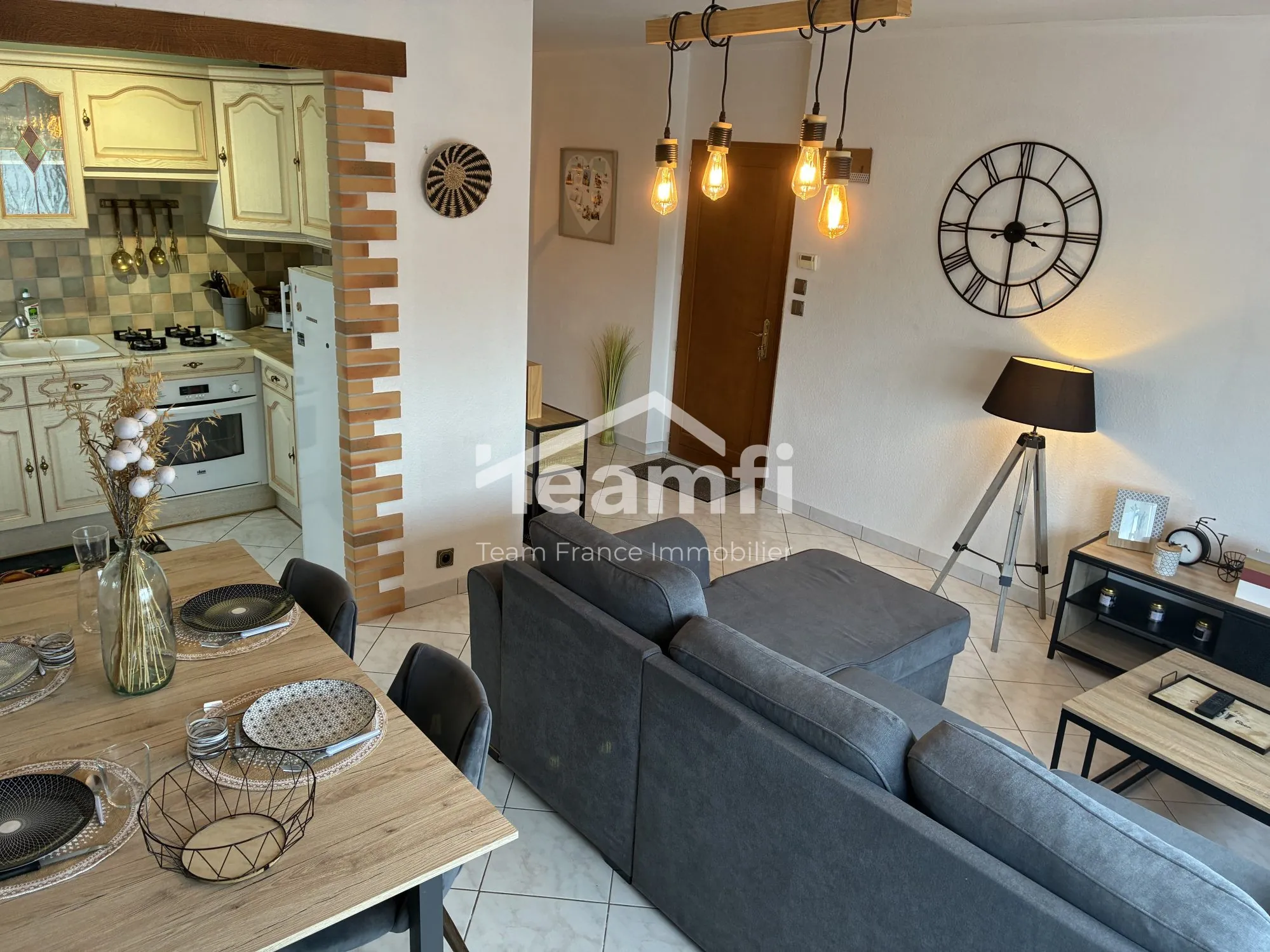 Appartement duplex à Bourges avec garage, parking et potentiel d'agrandissement 