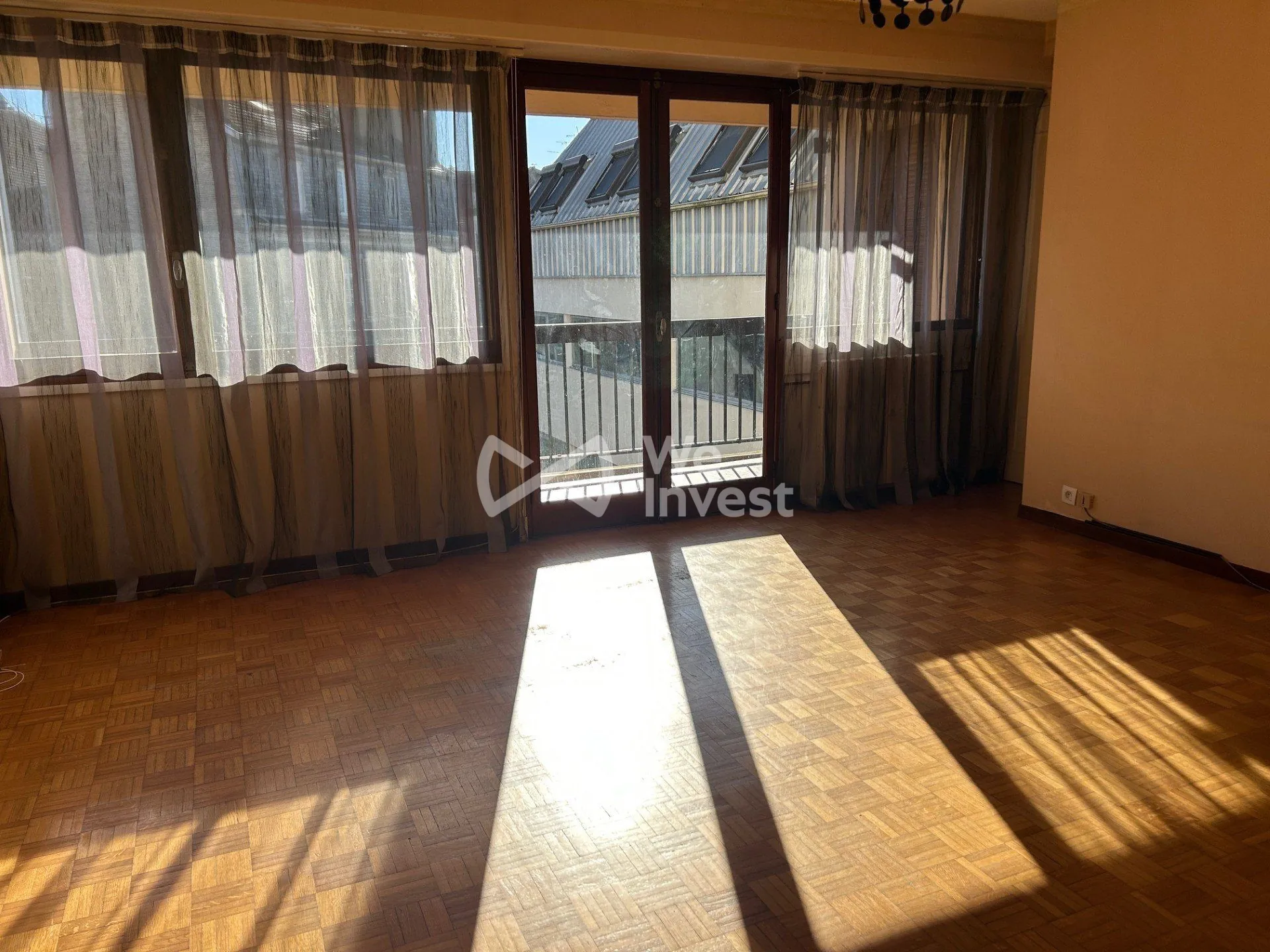 Appartement T4 lumineux avec terrasse, ascenseur et parking sécurisé à Pau