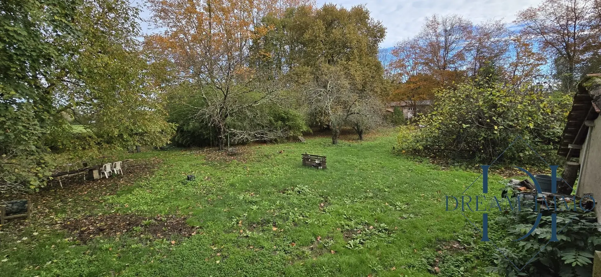 Maison ancienne à vendre à Plaisance-du-Gers avec potentiel de rénovation dans le centre-ville 