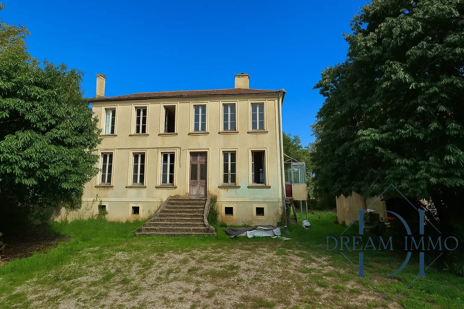 Maison ancienne à vendre à Plaisance-du-Gers avec potentiel de rénovation dans le centre-ville