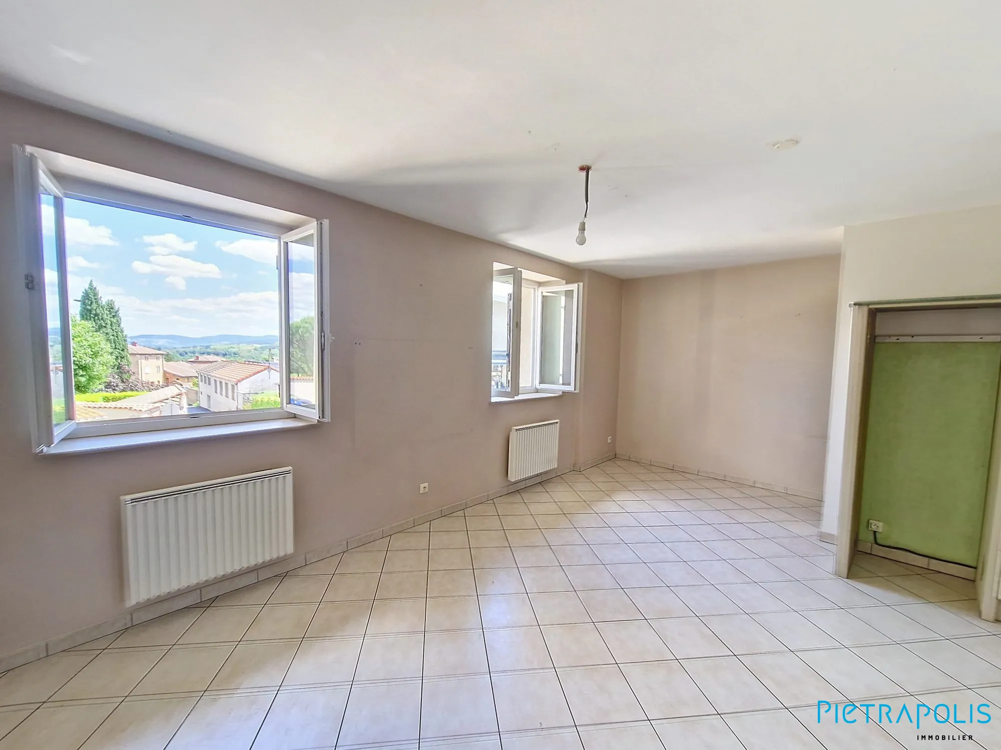 Appartement duplex de 149 m² avec 4 chambres proche A89 à Vindry-sur-Turdine