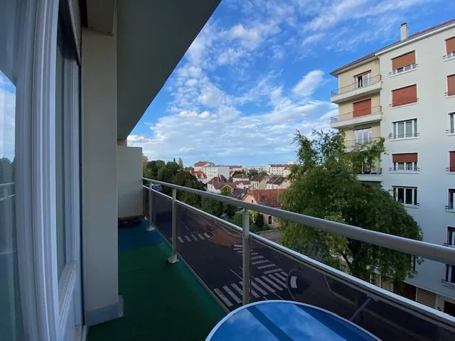 Appartement T3 à Dijon à vendre, investisseur bienvenu, balcon et cave, prix attractif