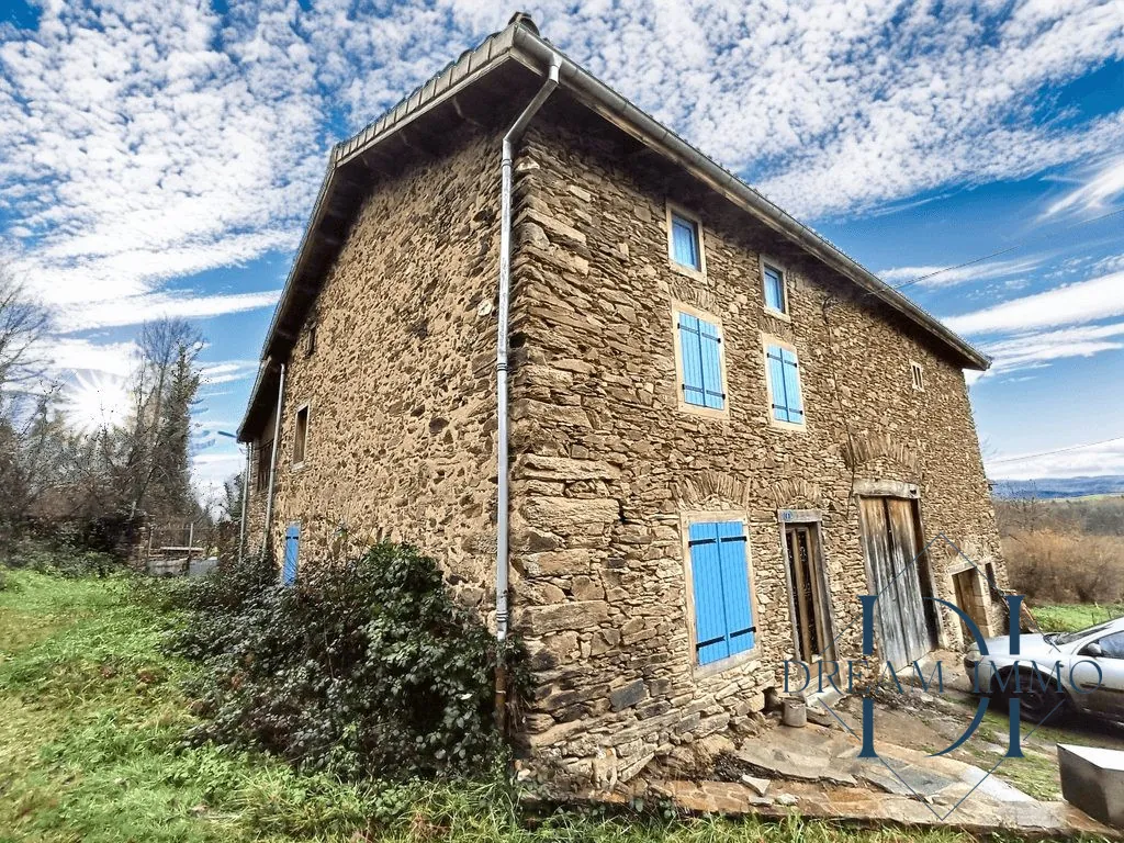 Ferme à rénover avec dépendances à Mayres, Puy-de-Dôme