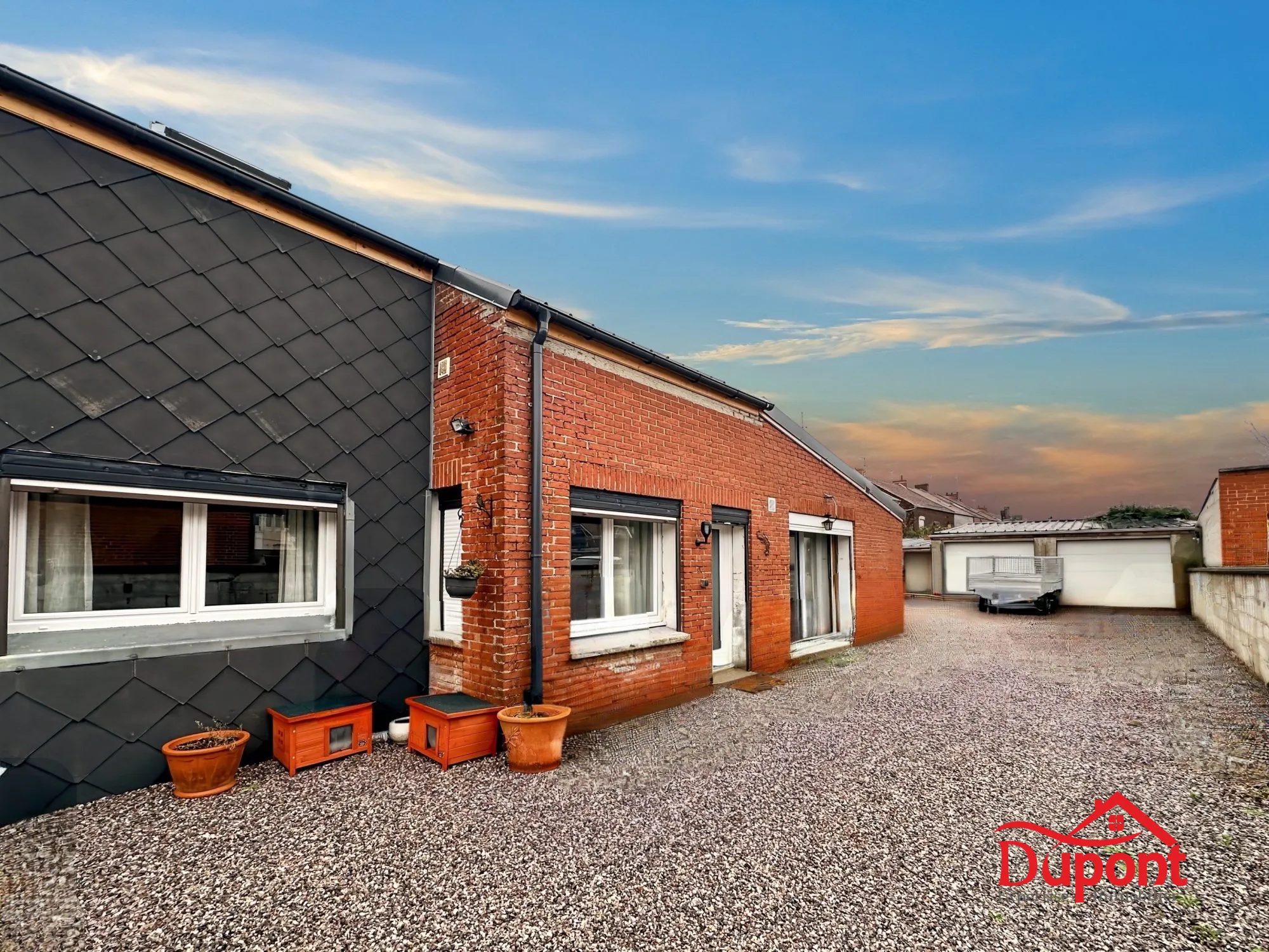 Maison individuelle semi-plain-pied rénovée à Maubeuge – 3 chambres, garage et jardin