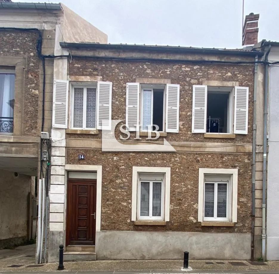 Appartement triplex 3 pièces à vendre à La Ville du Bois, centre-ville