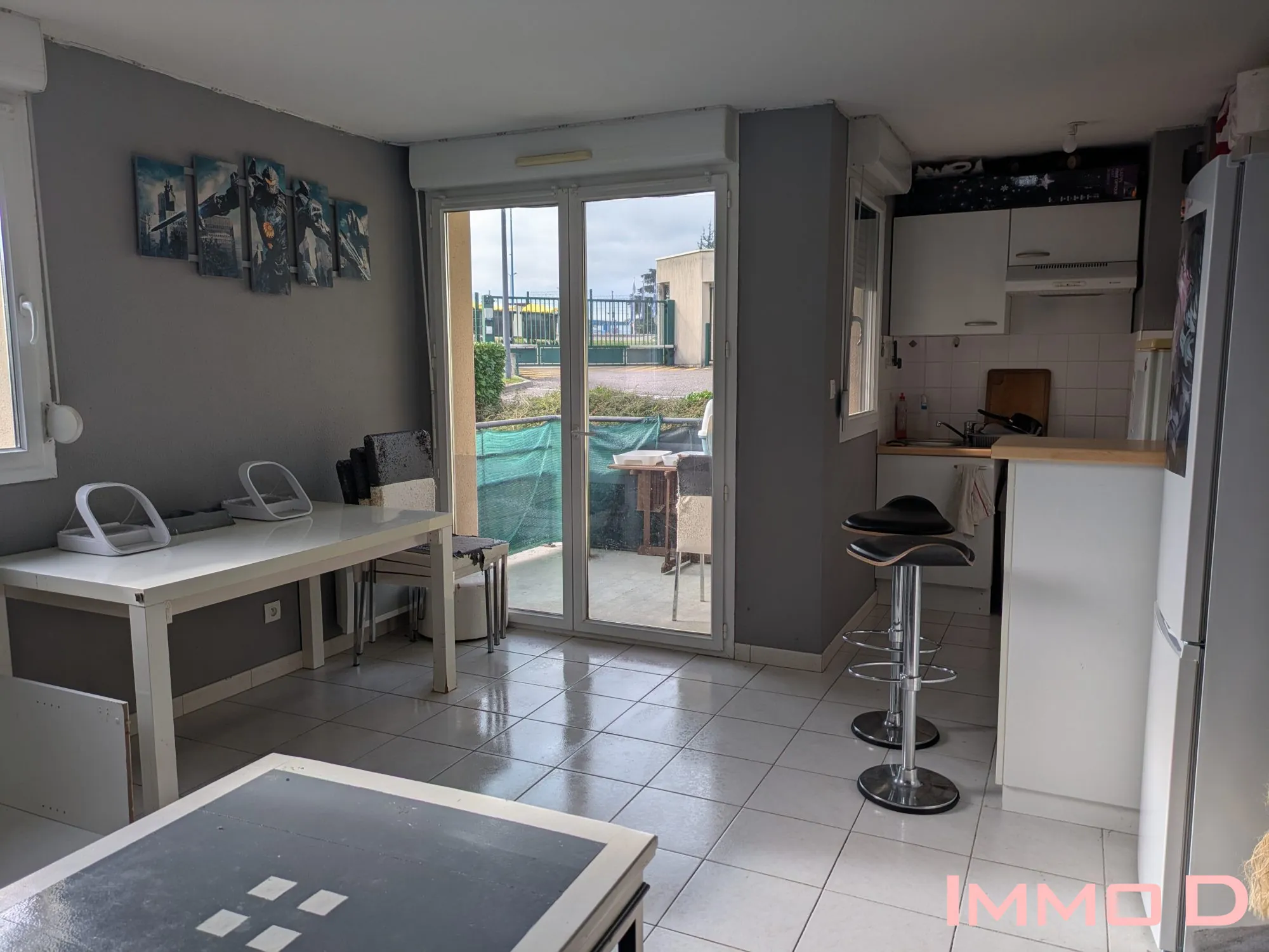 Appartement F3 loué à vendre à Charmes avec balcon et parking – Investissement rentable