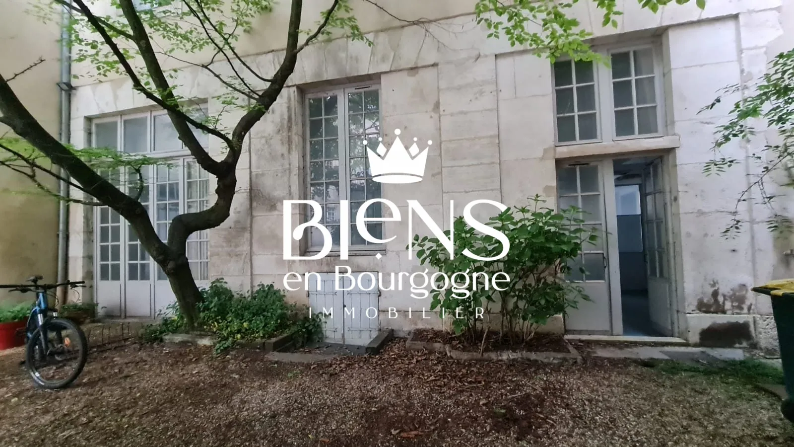 Bureaux à vendre dans l'Hôtel Chiquet à Chalon-sur-Saône - Charme historique et potentiel de rénovation 