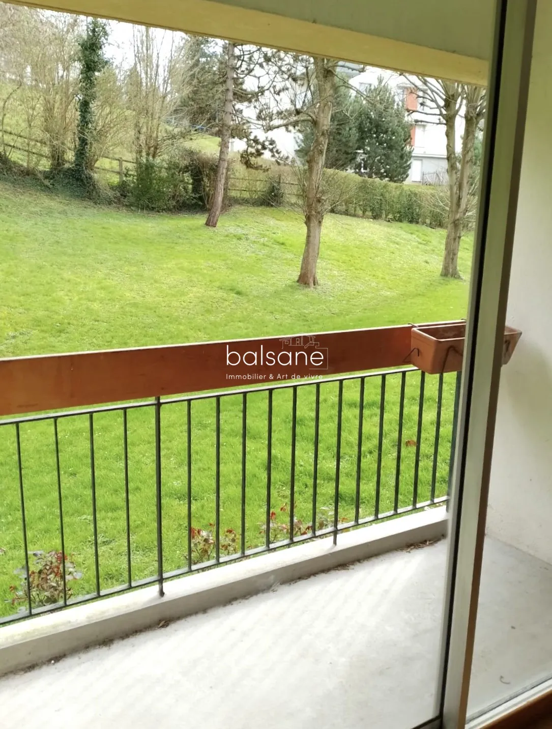 Appartement T2 loué avec balcon, cave et parking à Deville-lès-Rouen