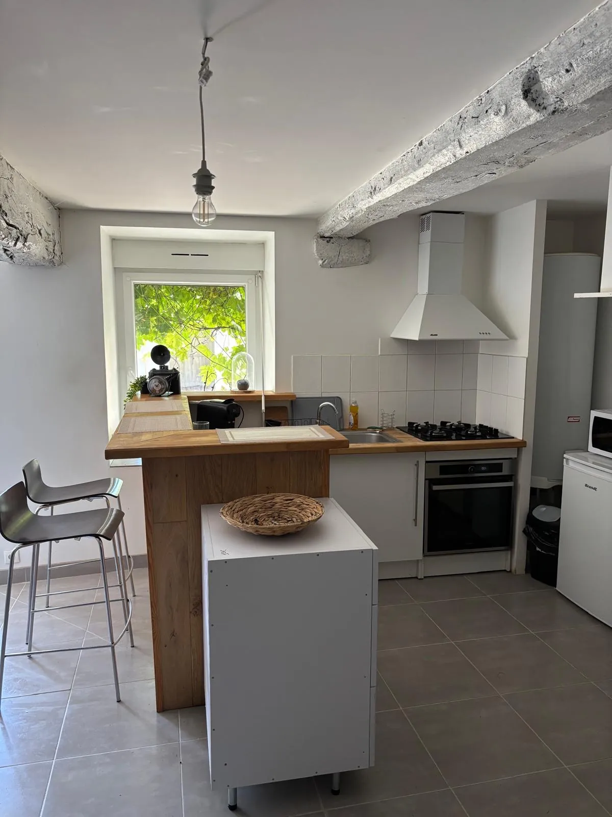 Corps de ferme à Brécé avec logement rénové et potentiel d'aménagement sur 629 m² 