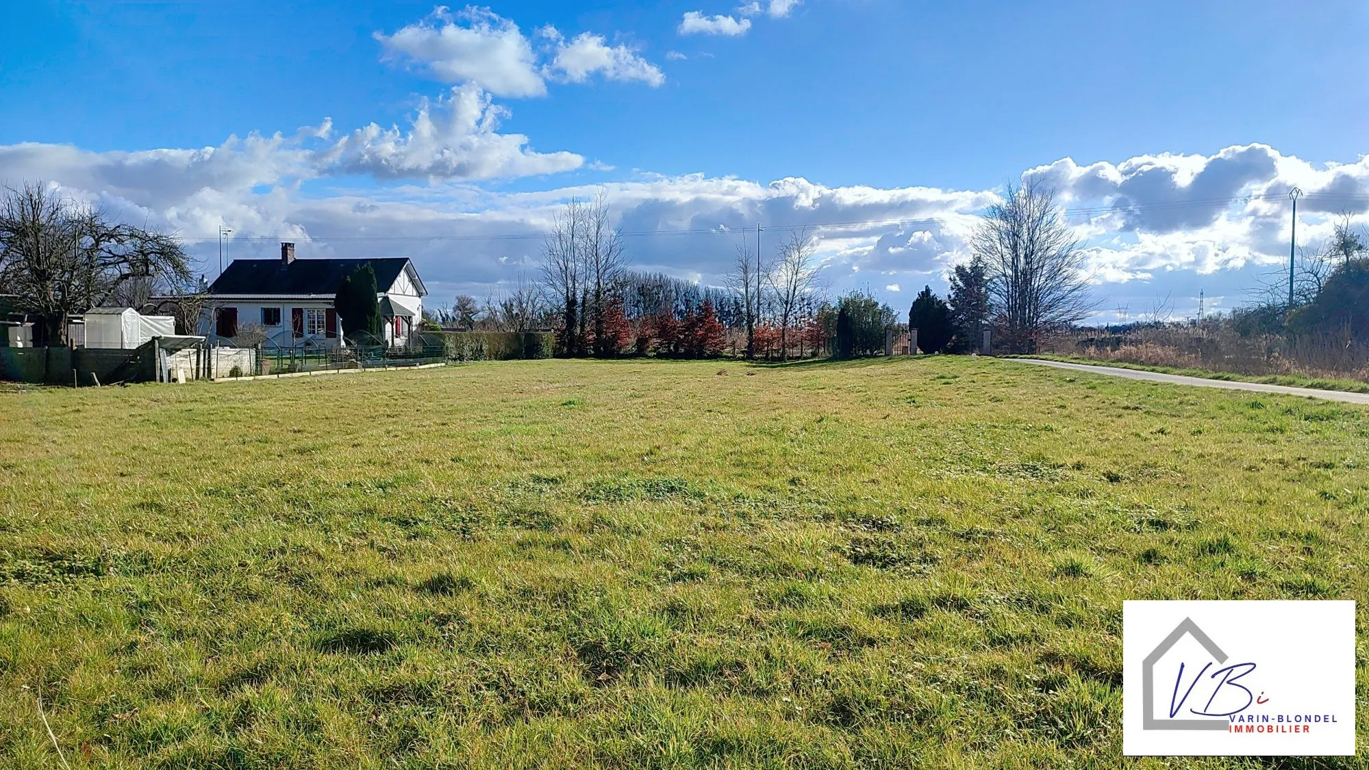 Terrain constructible de 1600 m² à Saint-Jean-de-Folleville