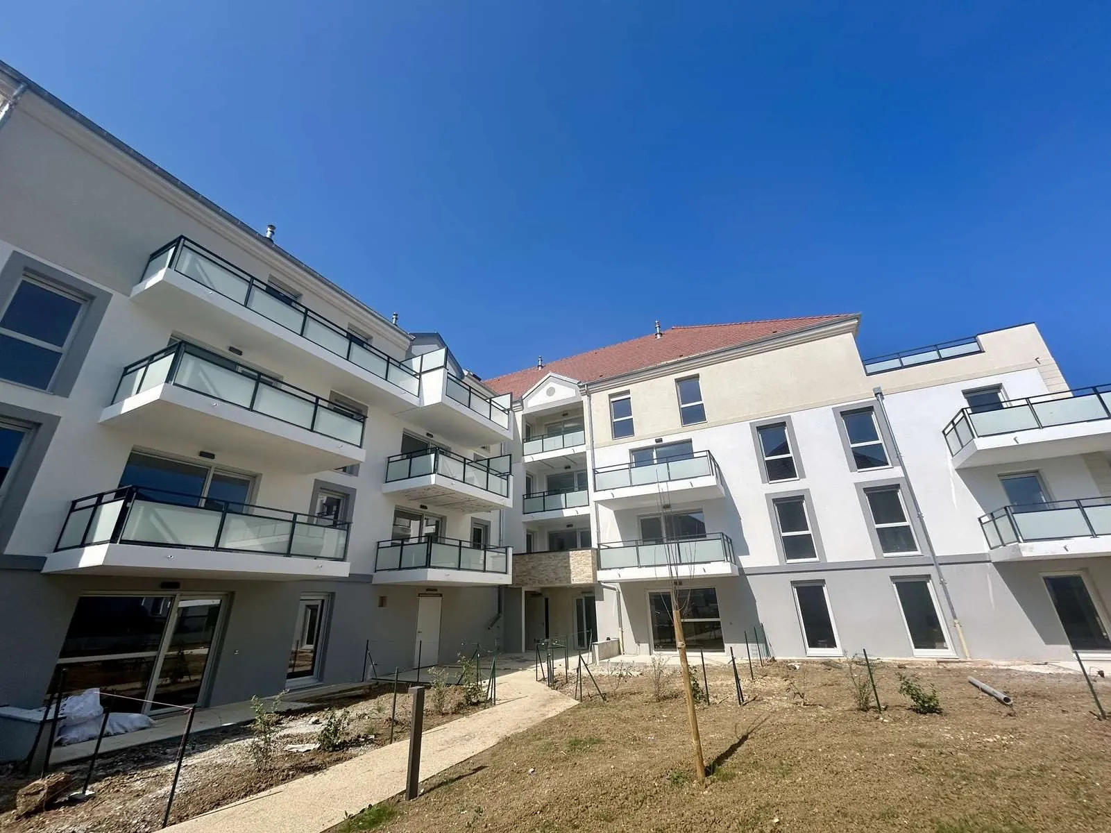 Appartement neuf 2 pièces avec piscine, garage et terrasse à Chevigny Saint Sauveur