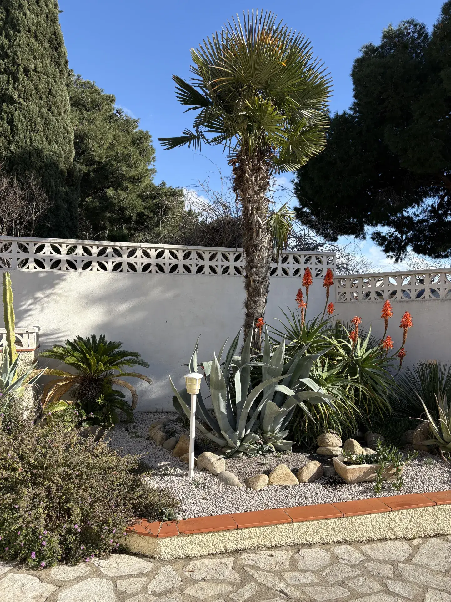 Maison de ville à Beziers avec jardin méditerranéen, 3 chambres, garage, calme 