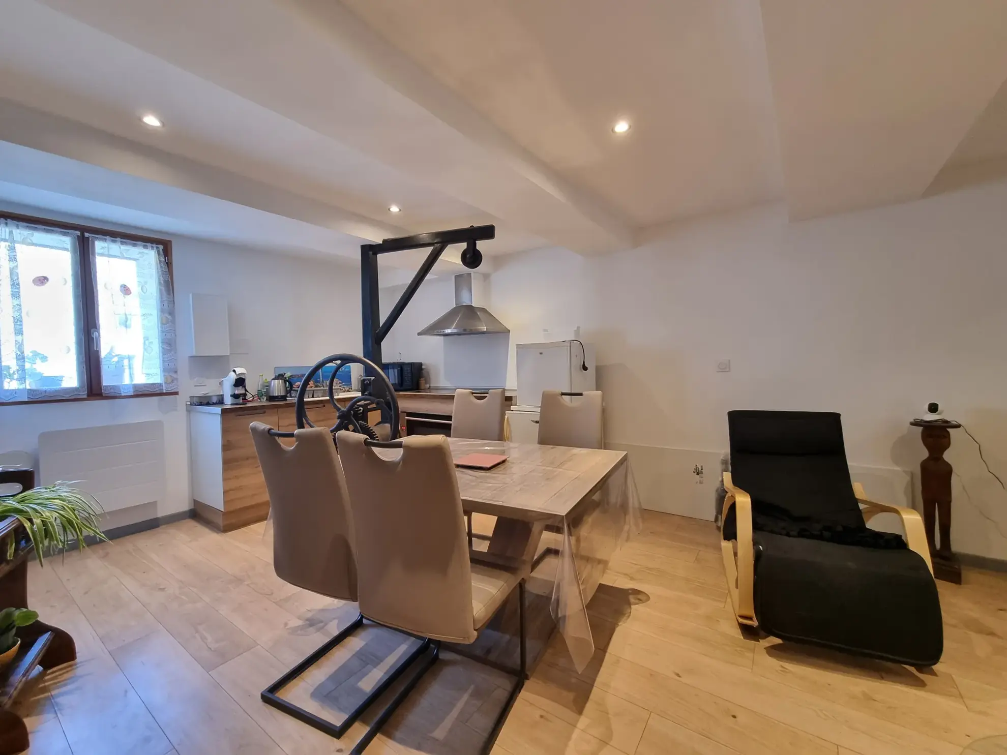Charmante maison en pierres rénovée à Fleury — Idéale premier achat ou investissement 